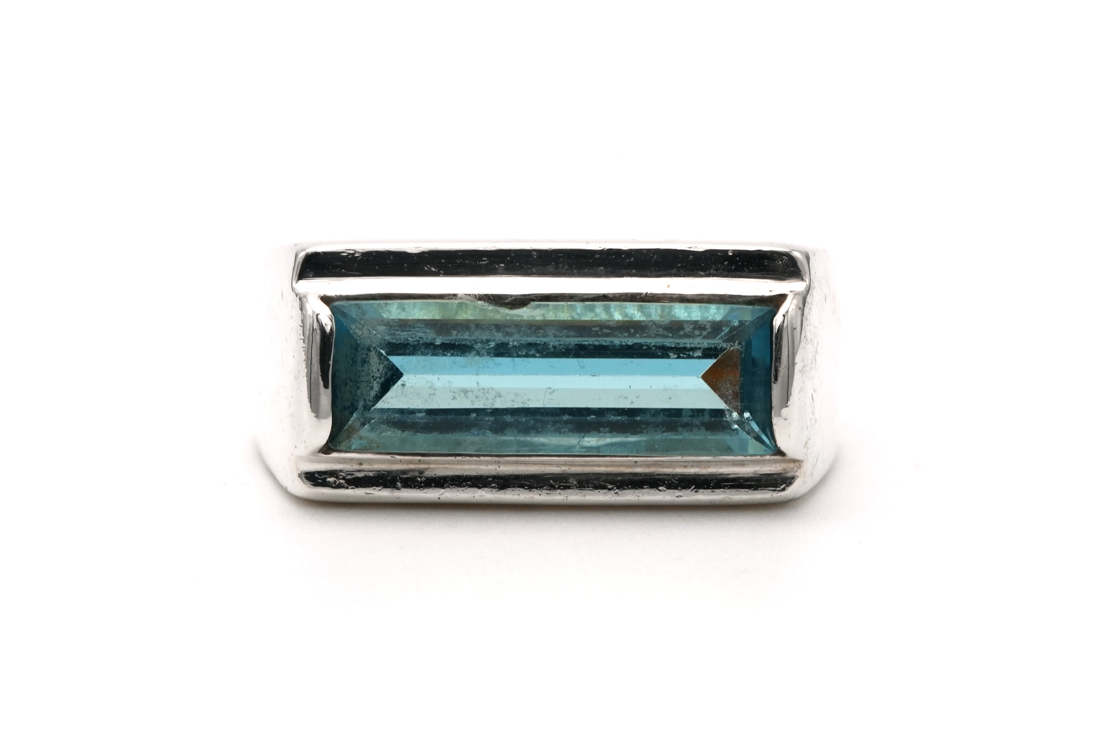 Bague contemporaine en argent 925 sertie d'une topaze