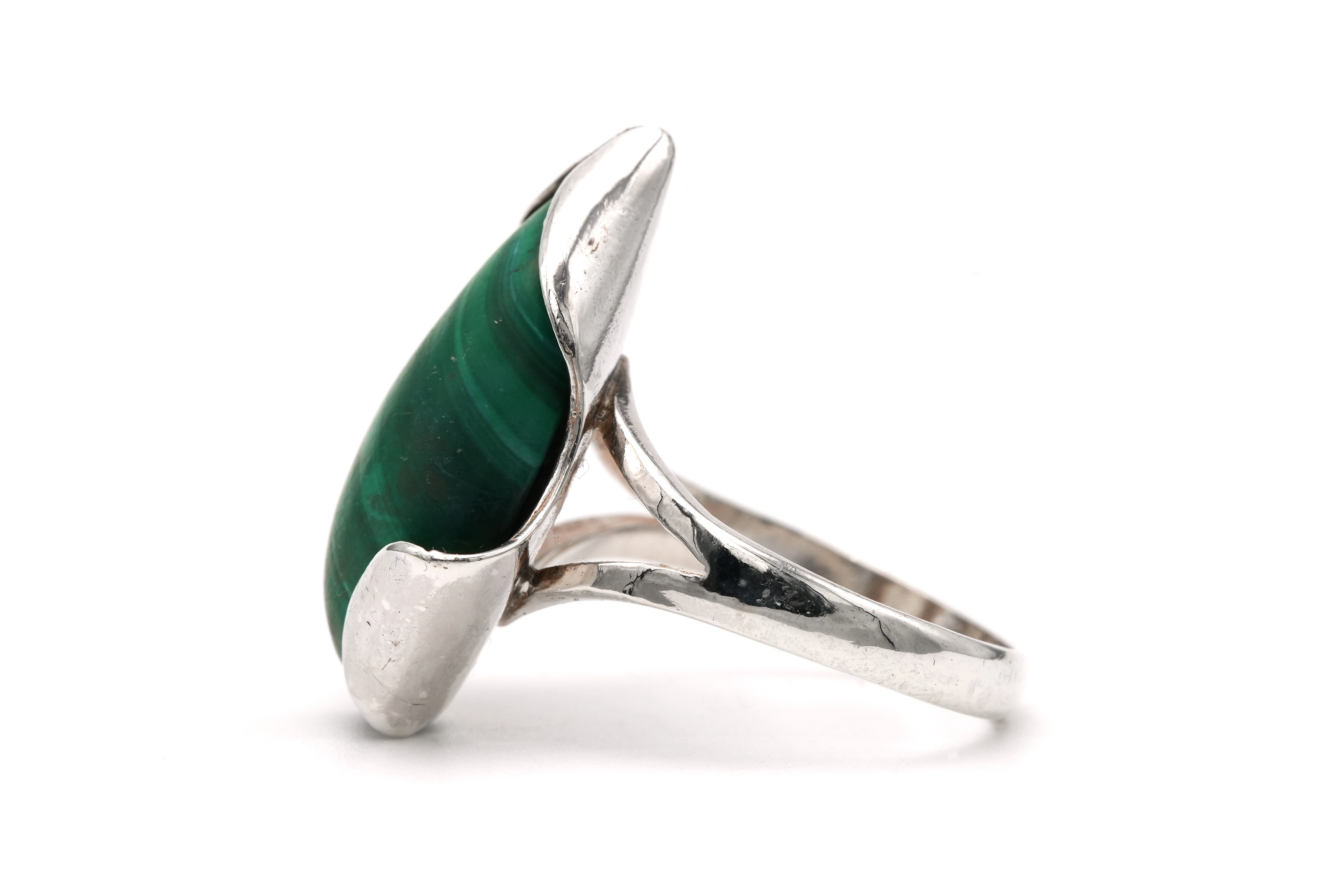 Bague Années 70 en argent 925 sertie d'une malachite