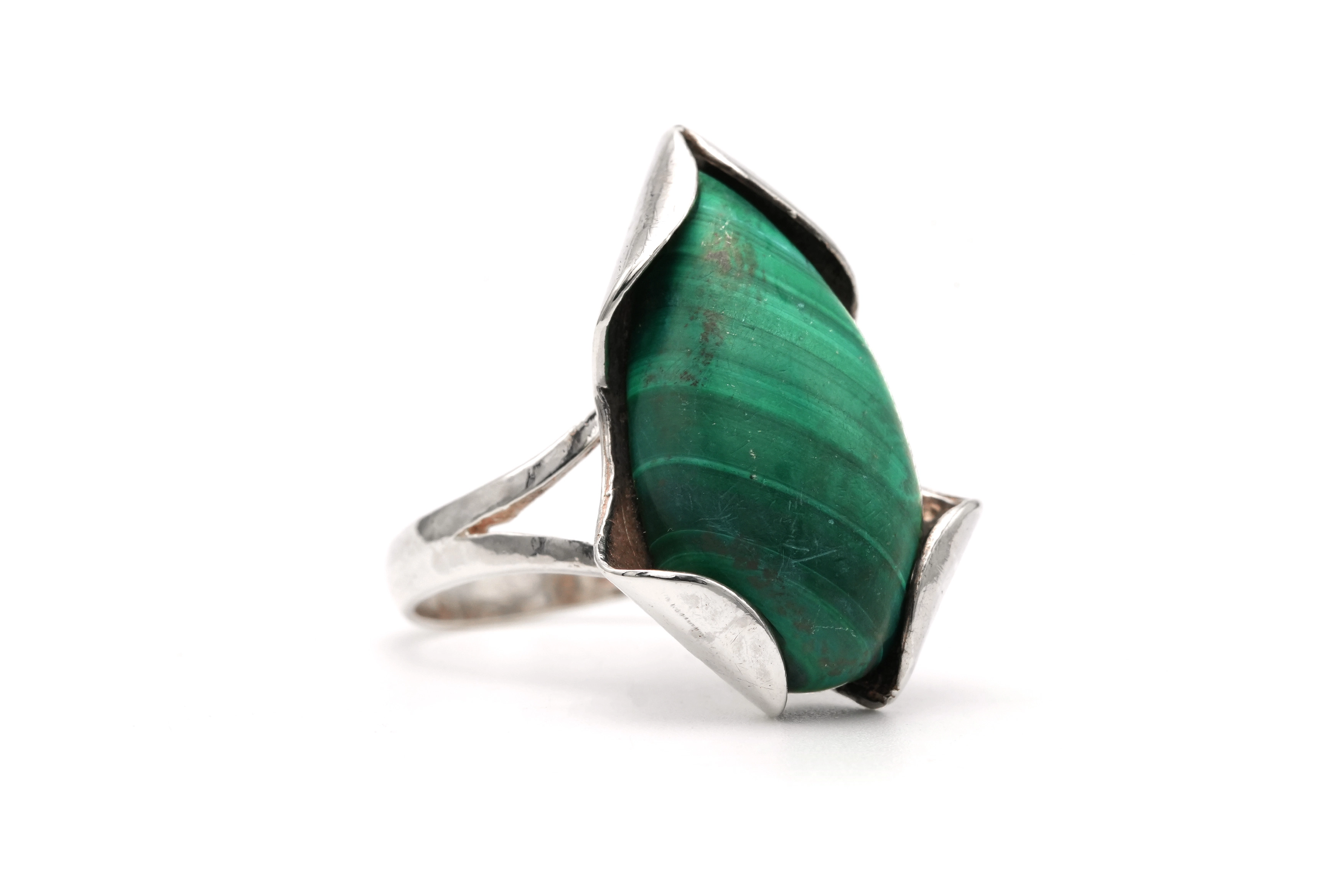 Bague Années 70 en argent 925 sertie d'une malachite