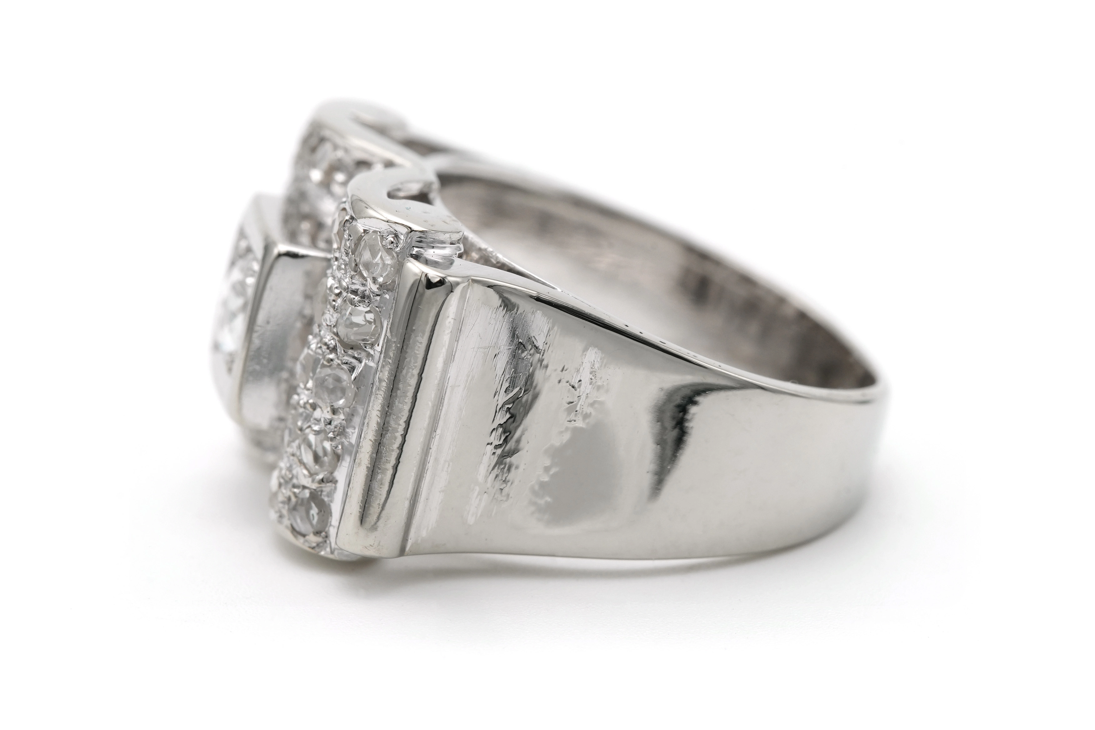 Bague Art Déco en or blanc 18 carats sertie de diamants "taille" rose - 3