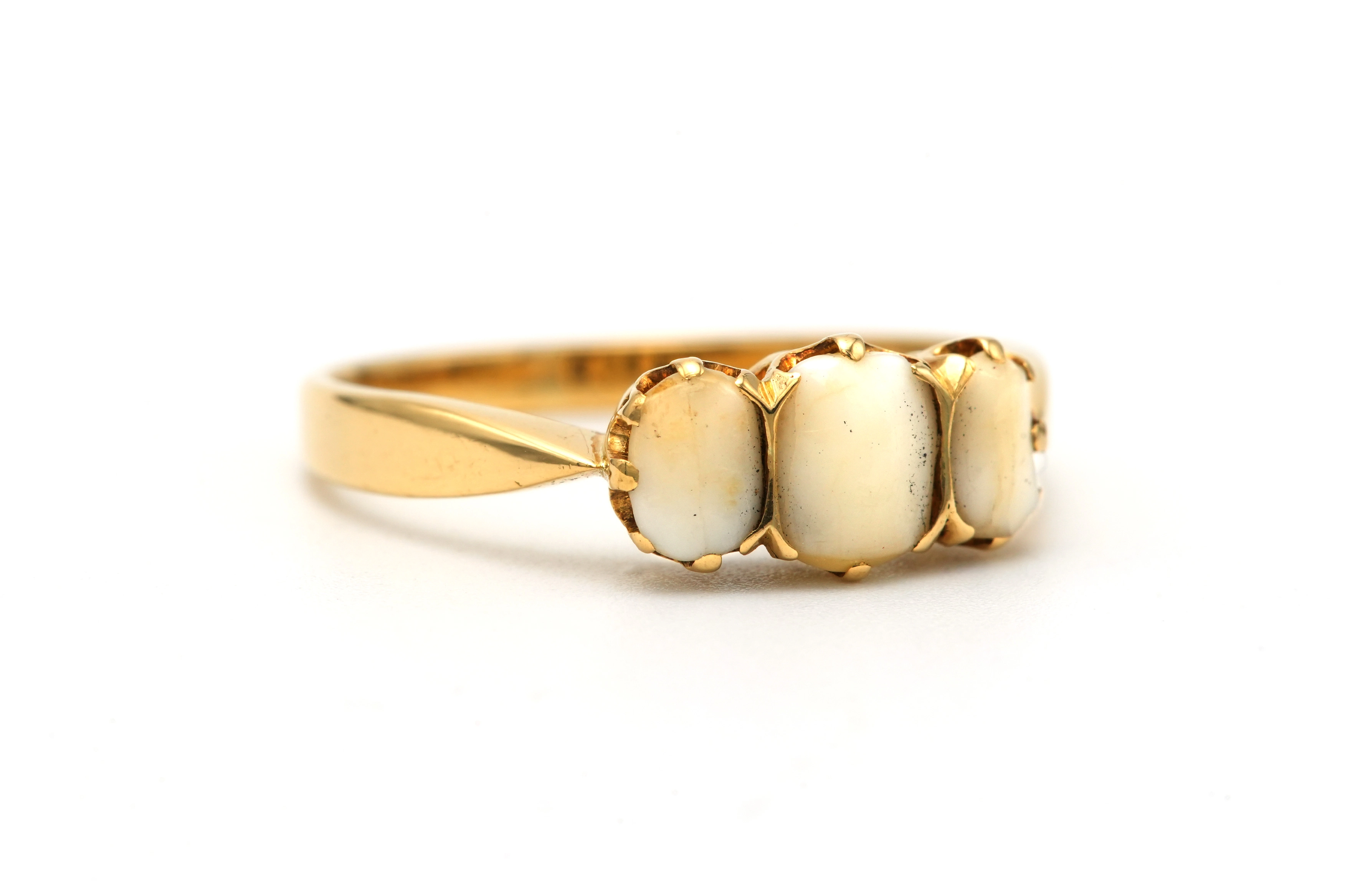 Bague Art Déco en or jaune 18 carats sertie de dents - 6