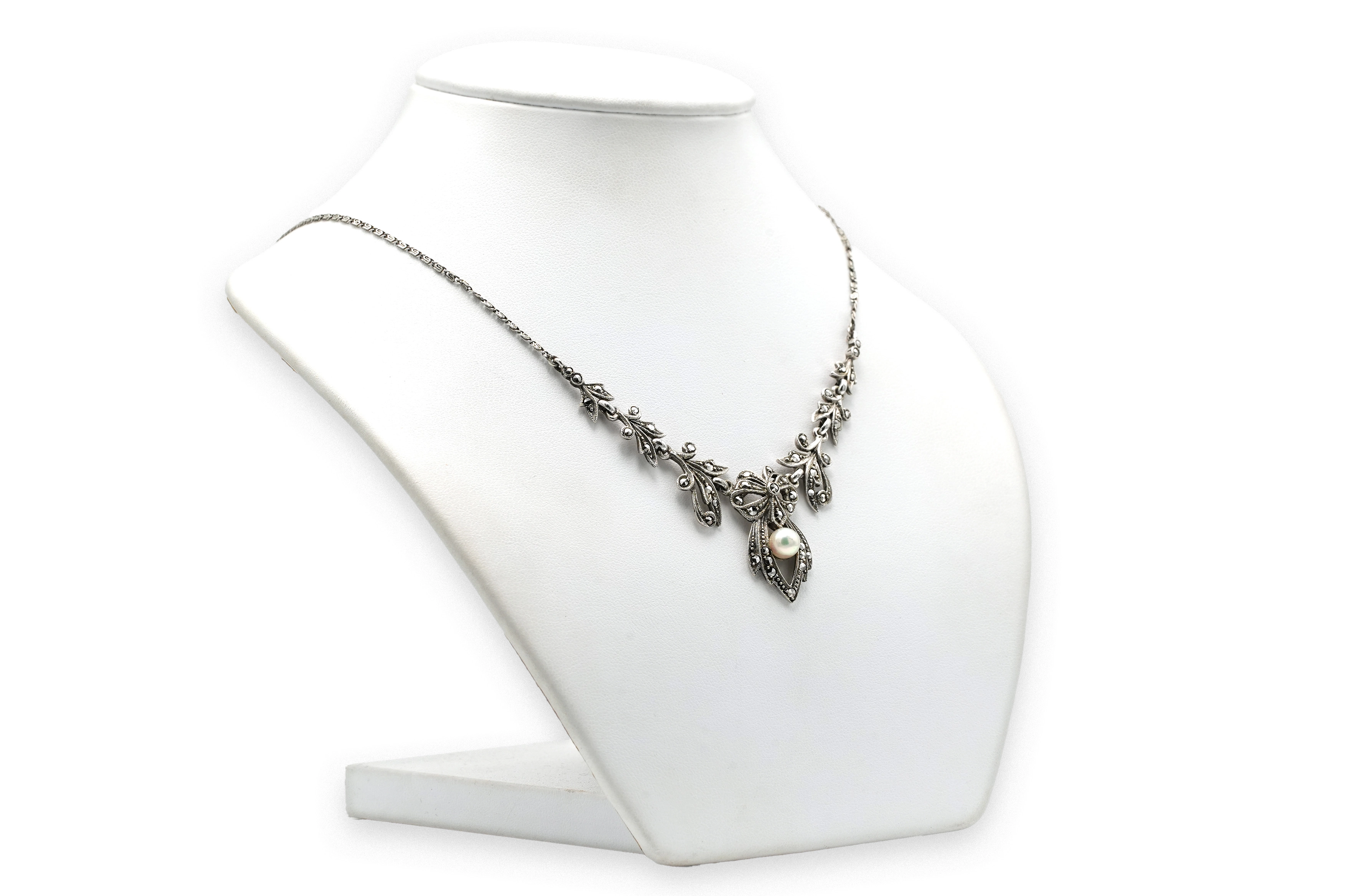 Collier Années 50 en argent, marcassites et perle