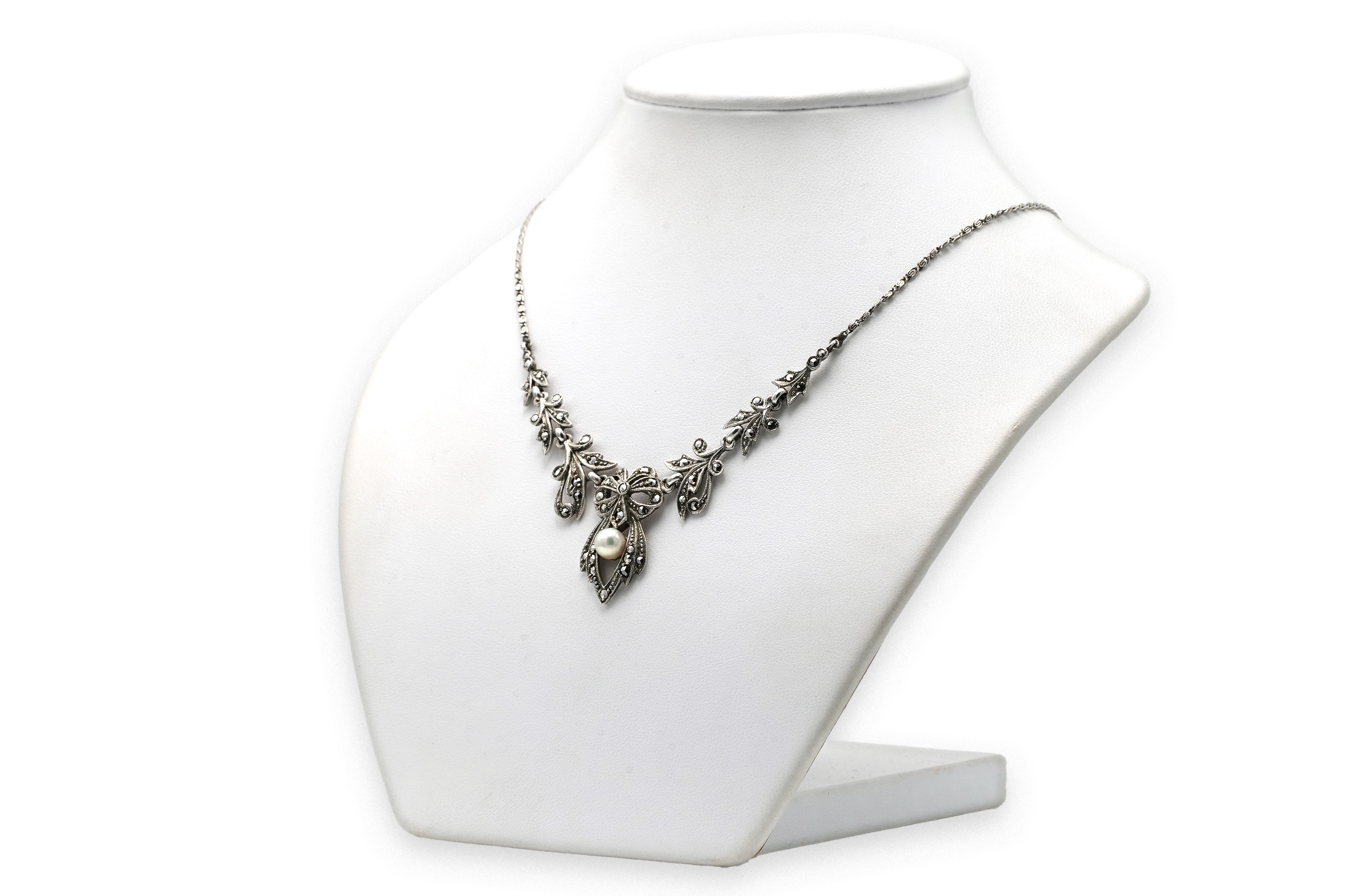 Collier Années 50 en argent, marcassites et perle
