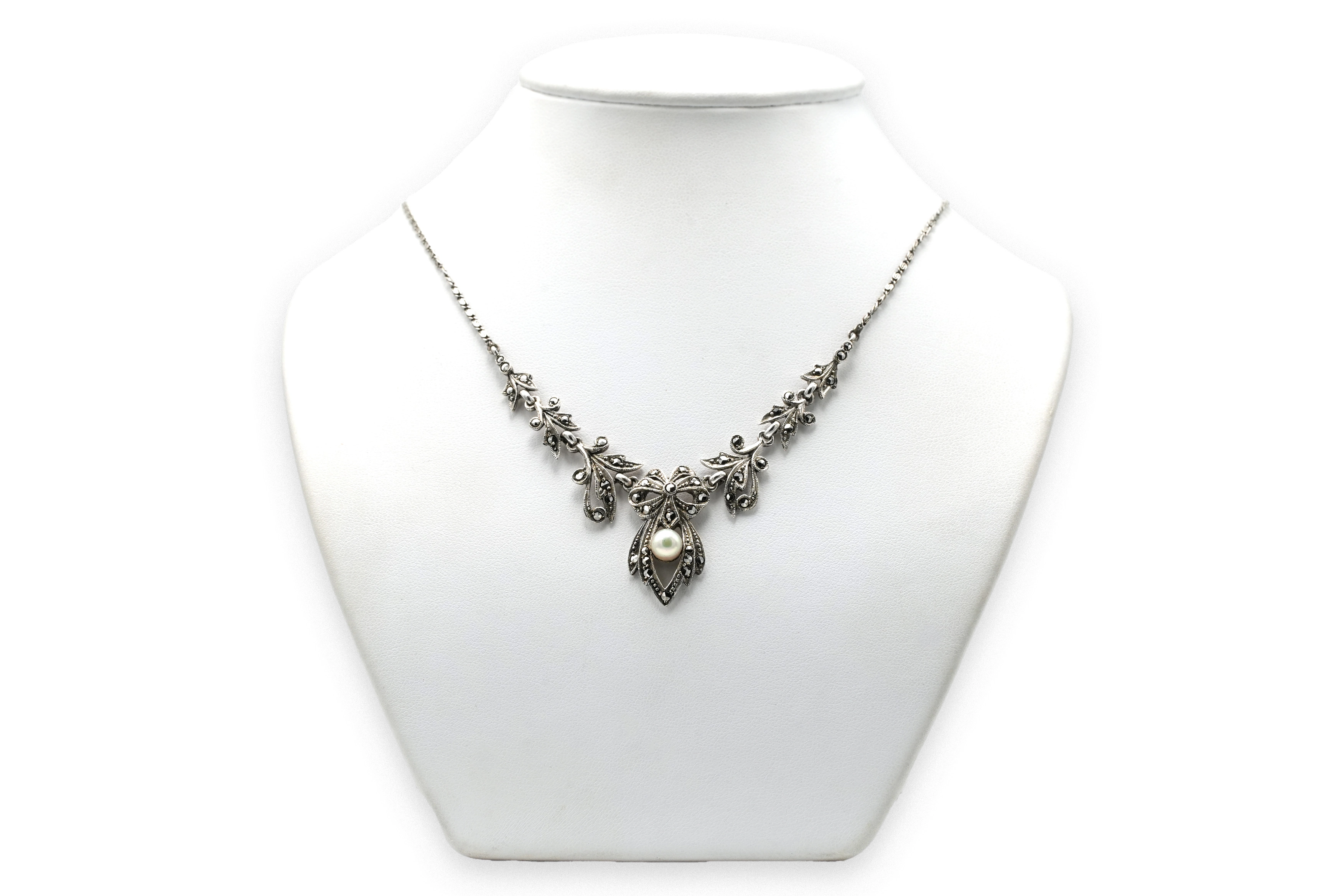 Collier Années 50 en argent, marcassites et perle
