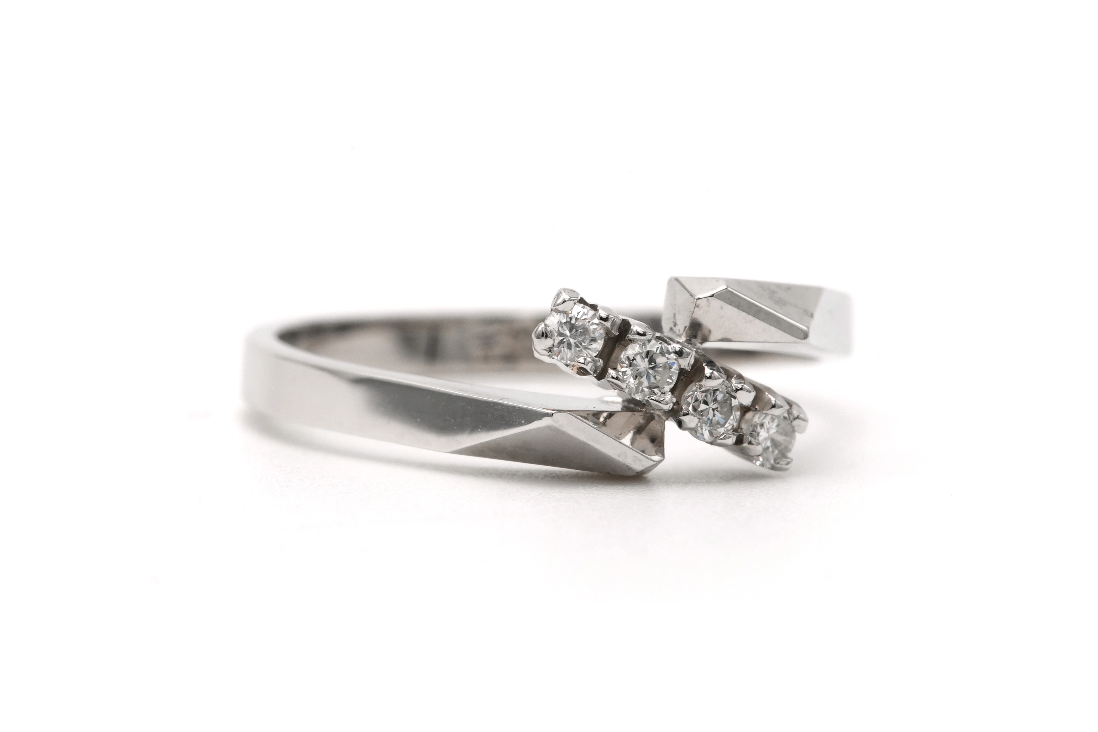 Bague contemporaine en or blanc 18 carats sertie de diamants "taille" brillant (+-0.1ct) - 6