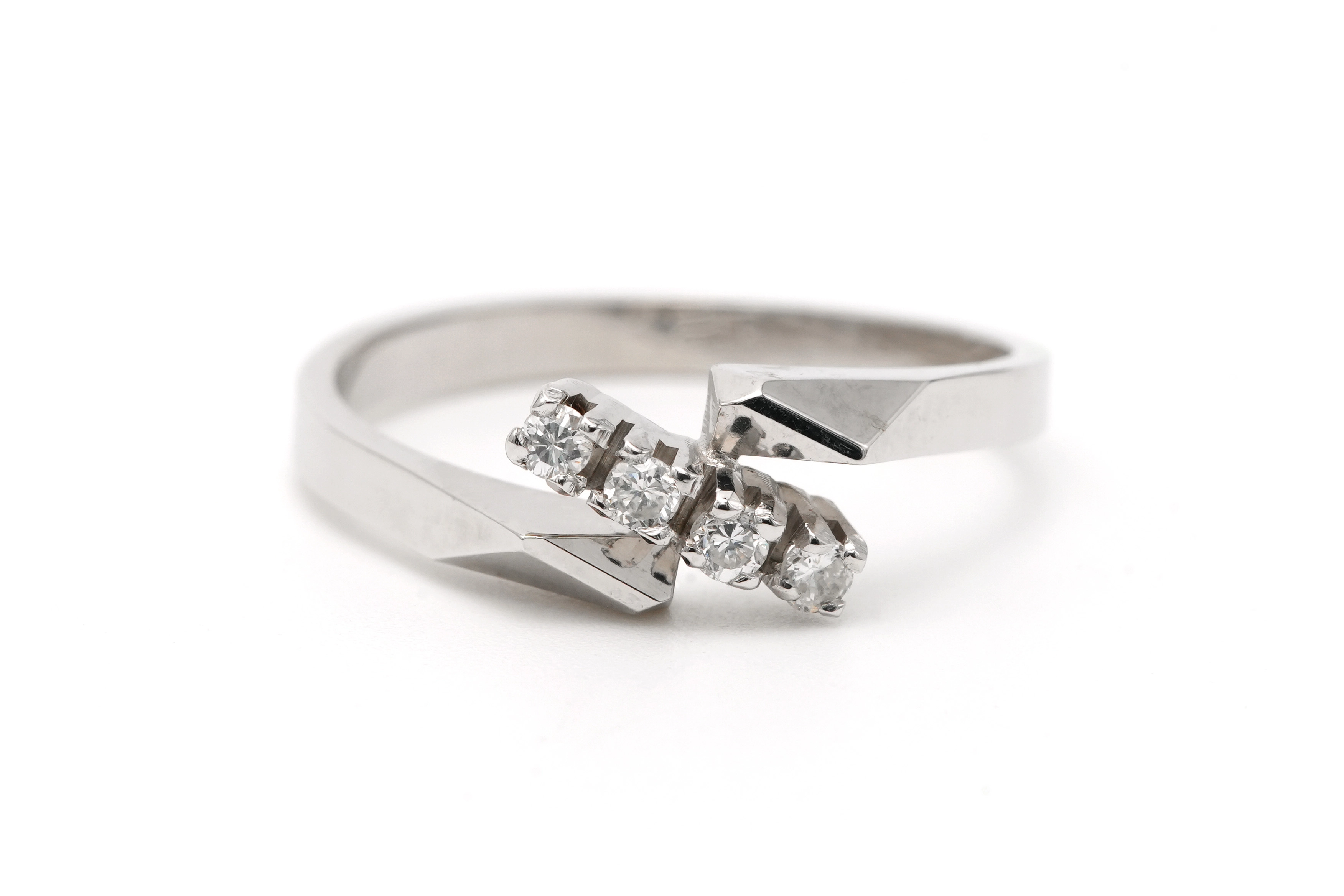 Bague contemporaine en or blanc 18 carats sertie de diamants "taille" brillant (+-0.1ct) - 1