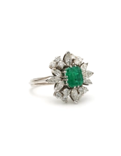 Bague contemporaine en or blanc 18 carats sertie d'une émeraude et de diamants "taille" brillant et "taille" marquise - 6