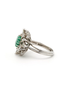 Bague contemporaine en or blanc 18 carats sertie d'une émeraude et de diamants "taille" brillant et "taille" marquise - 3