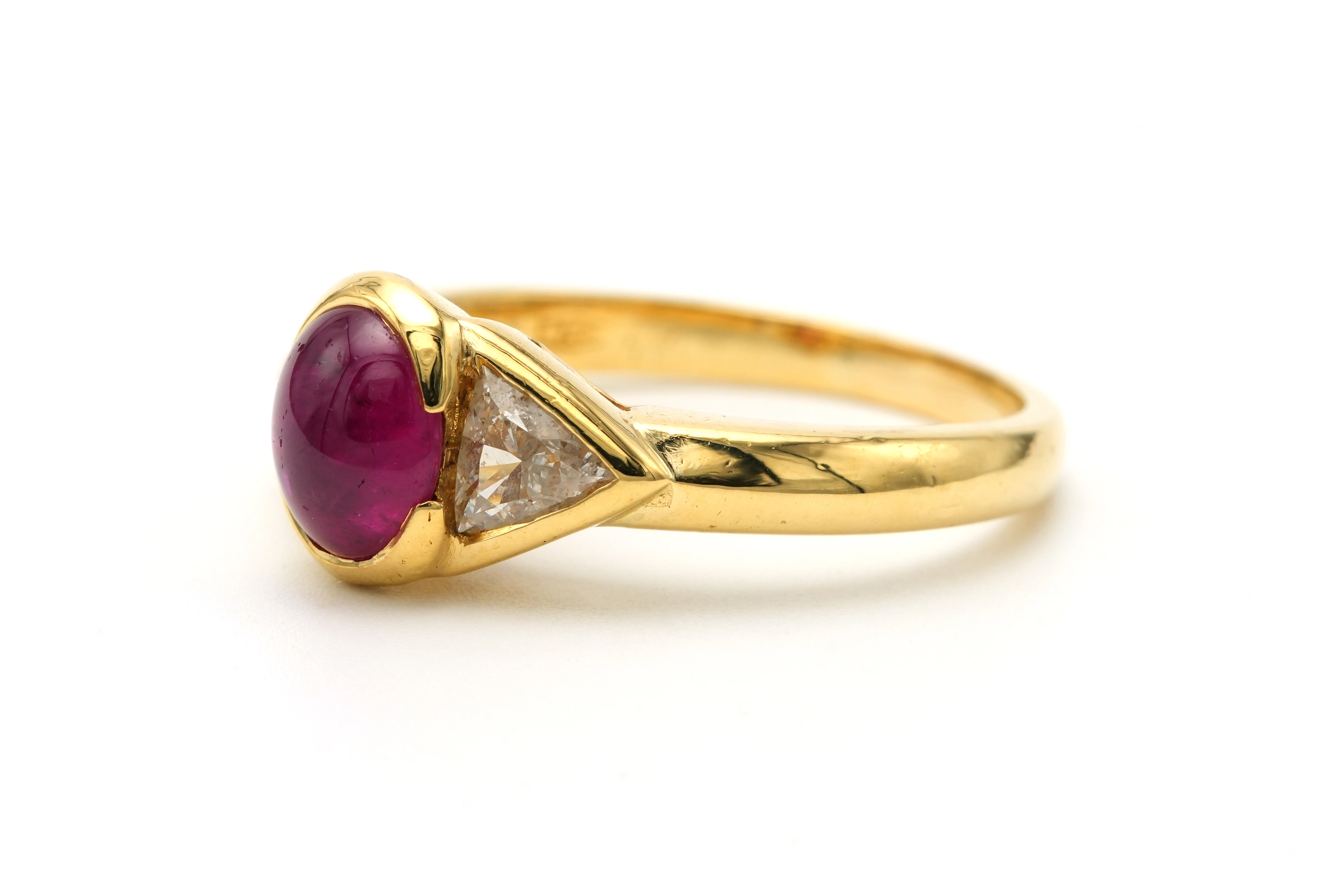 Bague contemporaine en or jaune 18 carats sertie d'un rubis et de diamants "taille" brilliant - - 2