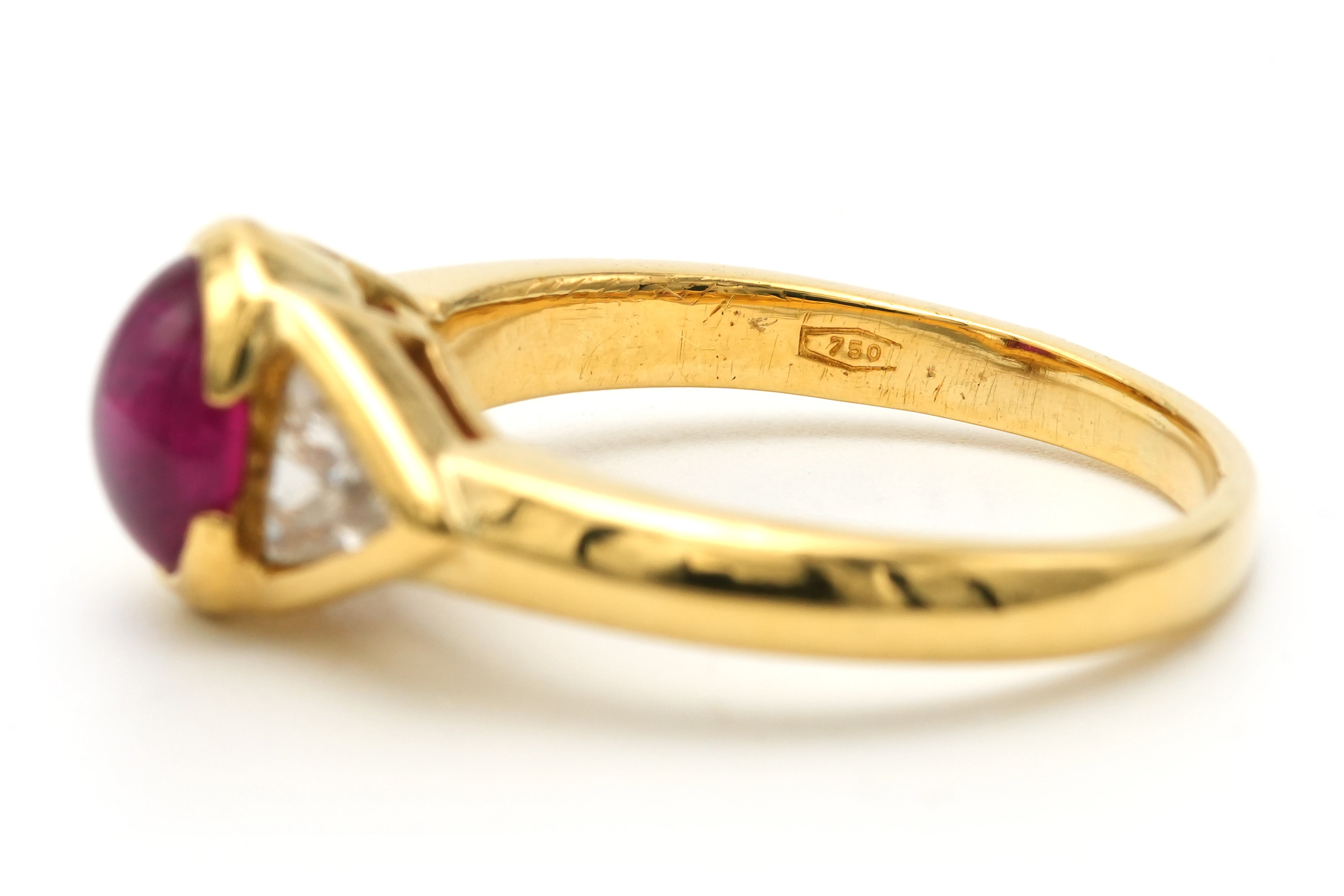 Bague contemporaine en or jaune 18 carats sertie d'un rubis et de diamants "taille" brilliant - - 7