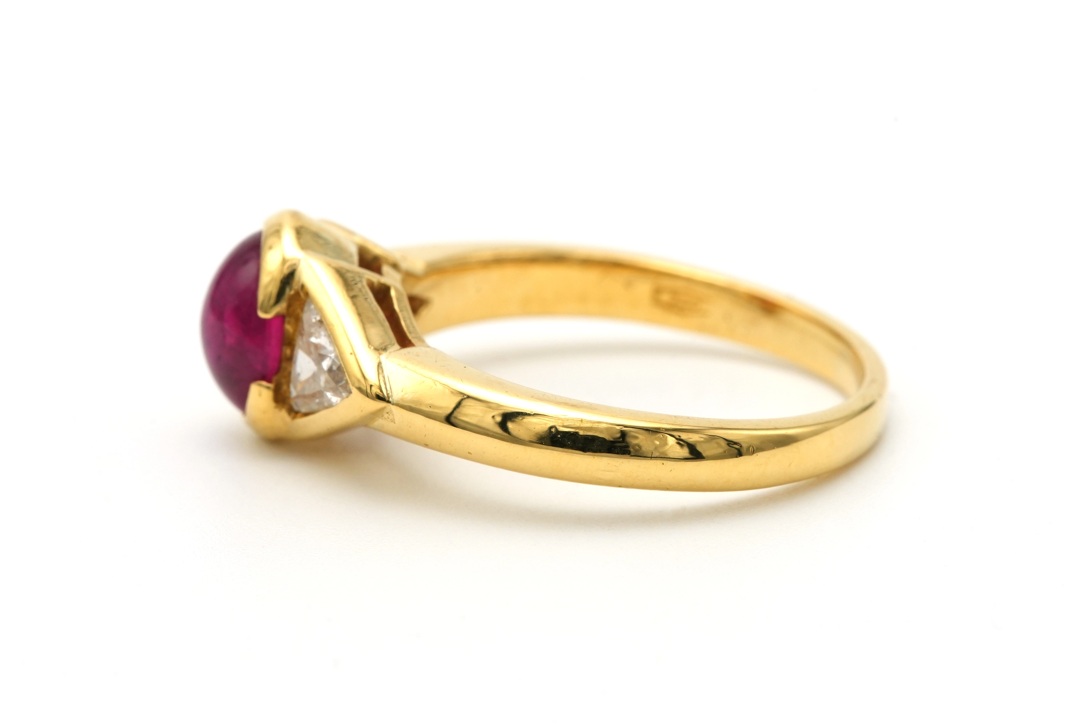 Bague contemporaine en or jaune 18 carats sertie d'un rubis et de diamants "taille" brilliant - - 3