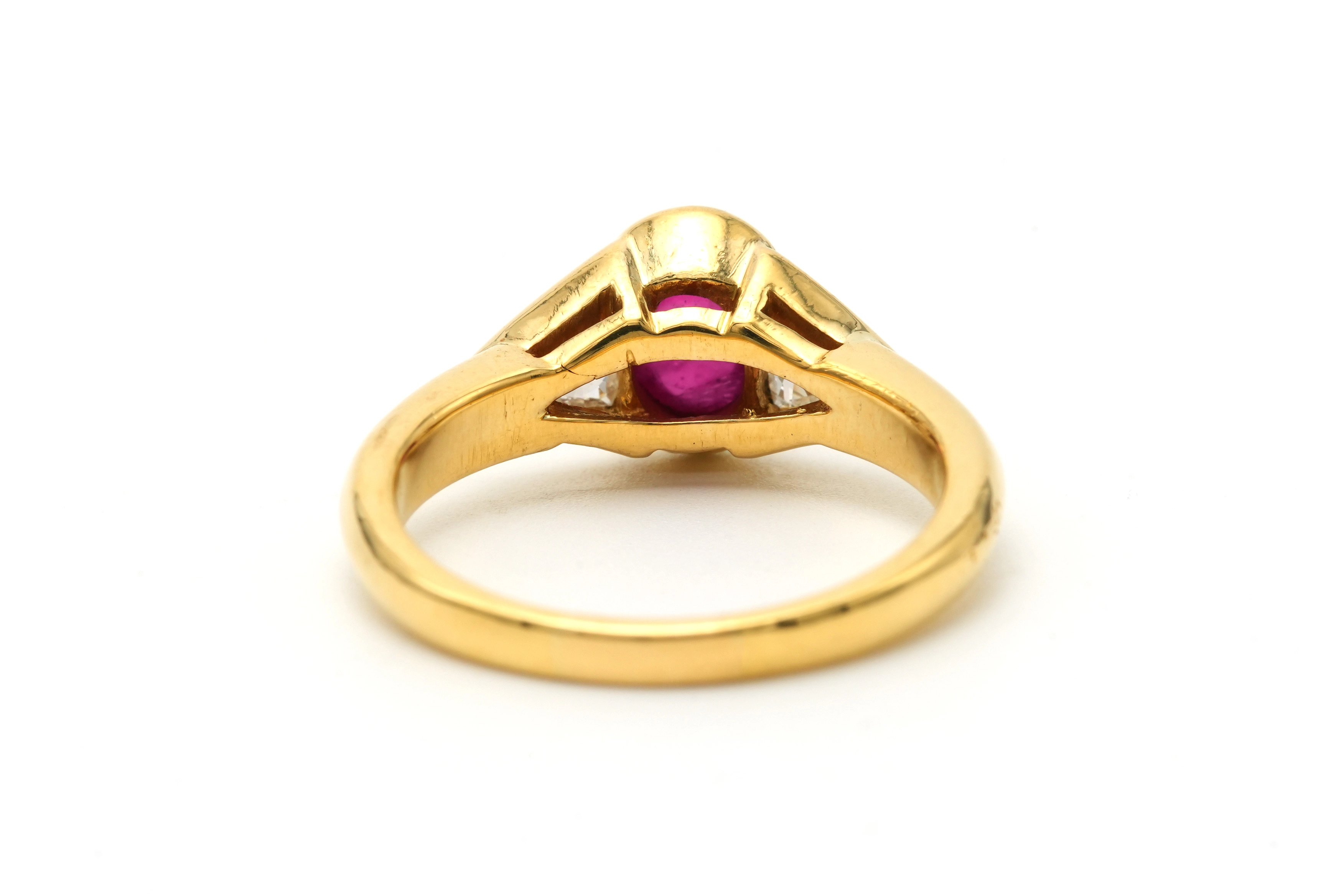 Bague contemporaine en or jaune 18 carats sertie d'un rubis et de diamants "taille" brilliant - - 4