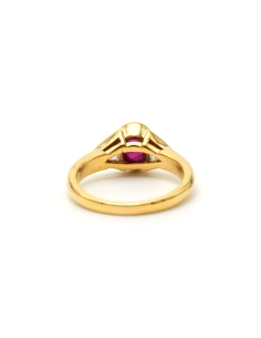 Bague contemporaine en or jaune 18 carats sertie d'un rubis et de diamants "taille" brilliant - - 4