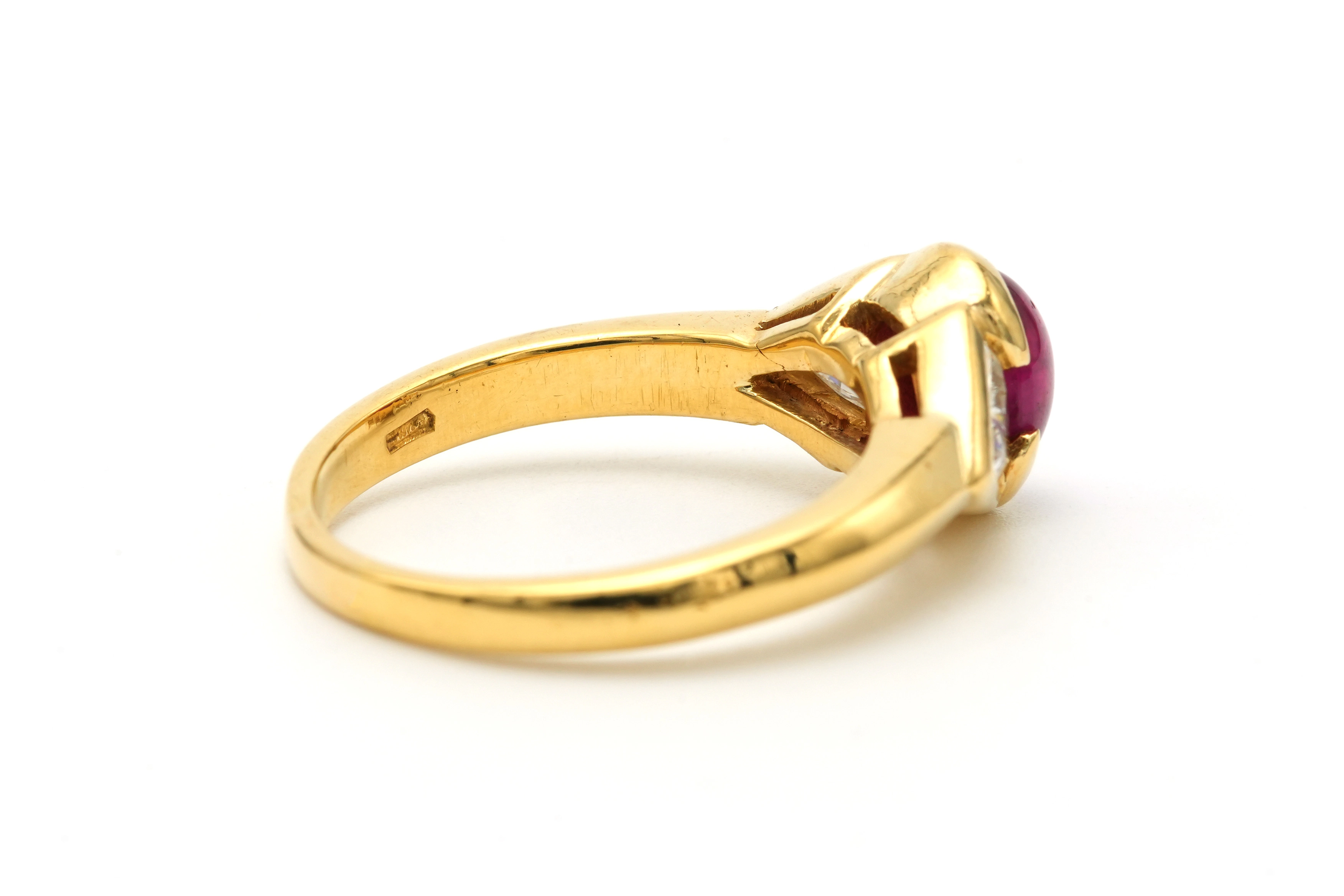 Bague contemporaine en or jaune 18 carats sertie d'un rubis et de diamants "taille" brilliant - - 5