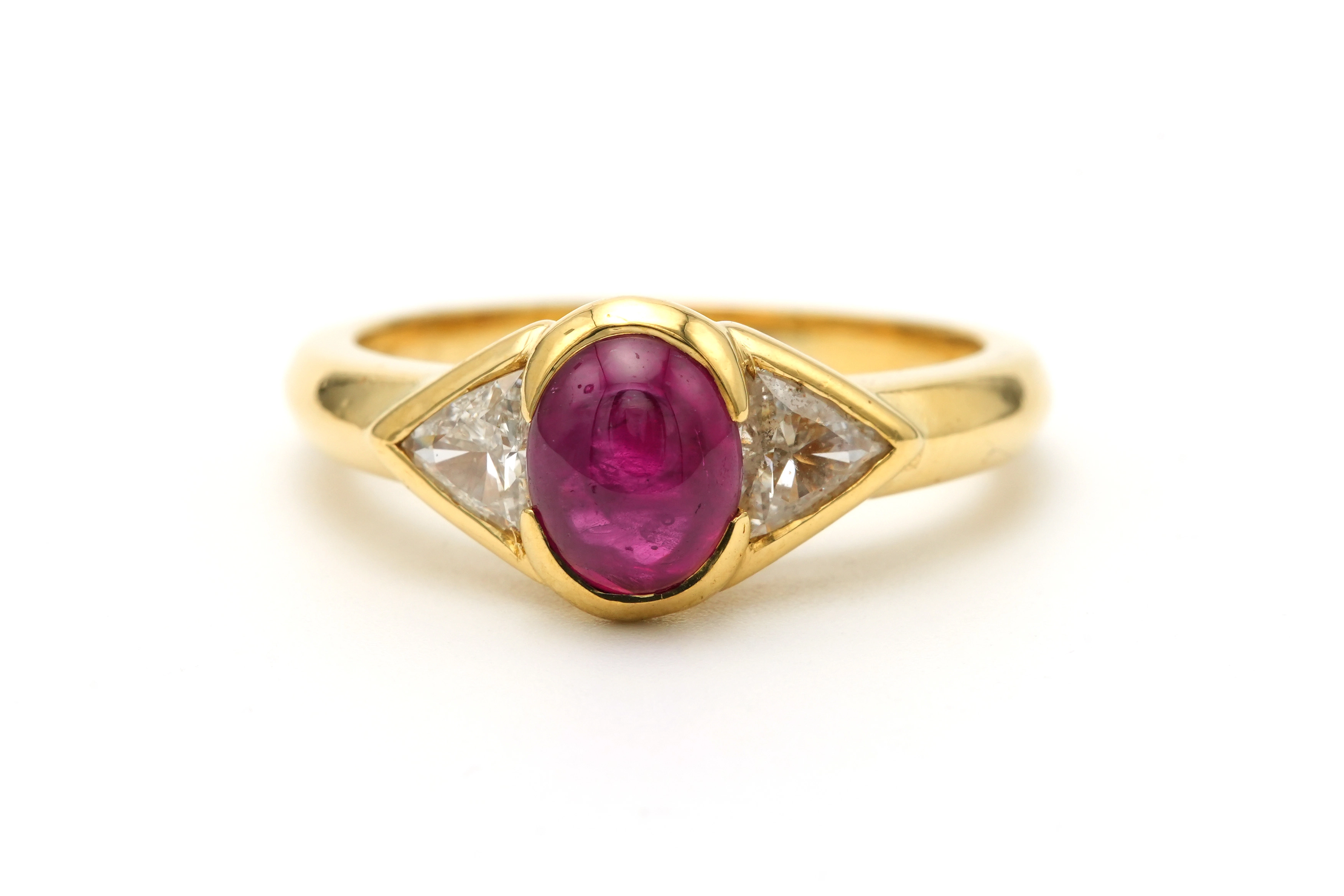Bague contemporaine en or jaune 18 carats sertie d'un rubis et de diamants "taille" brilliant - - 1