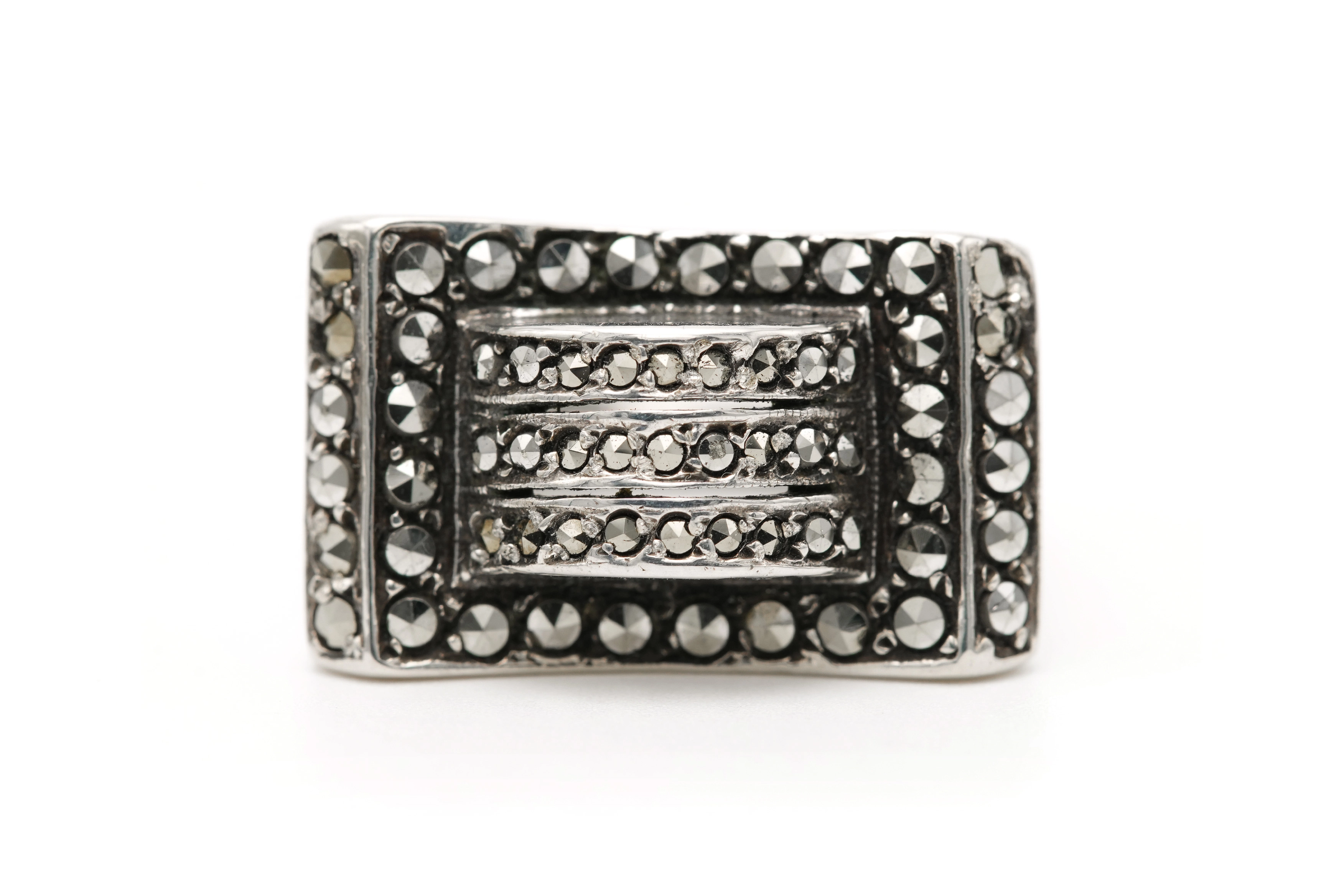 Bague Art Déco en argent sertie de marcassites