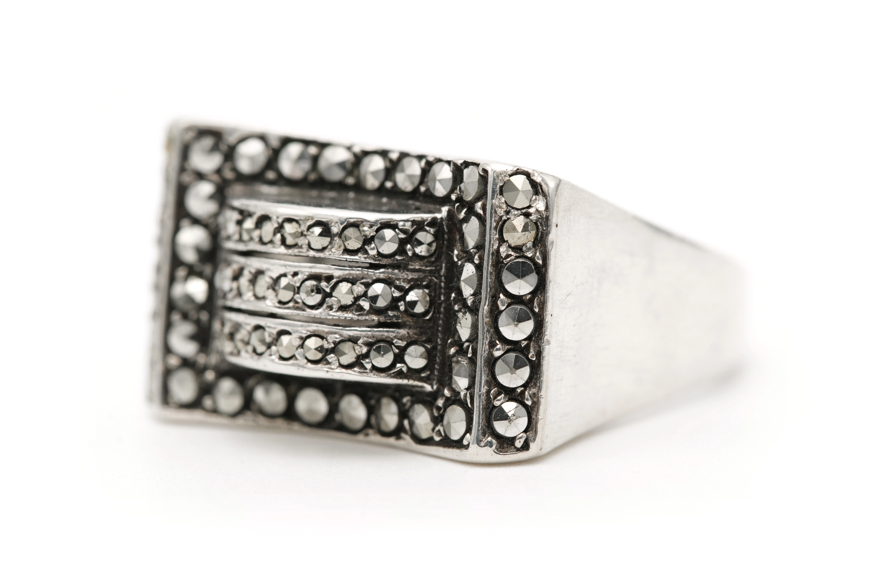 Bague Art Déco en argent sertie de marcassites