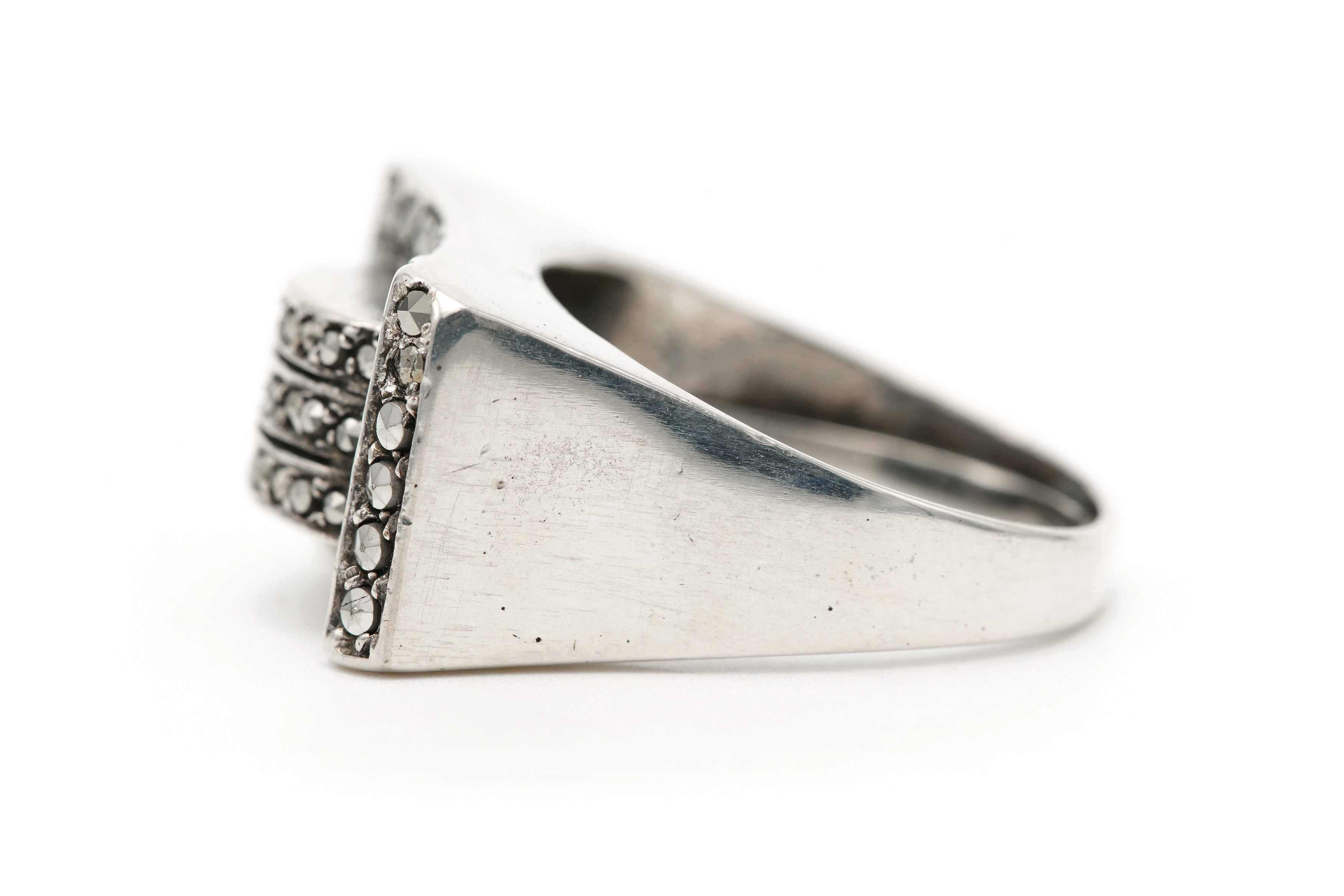 Bague Art Déco en argent sertie de marcassites