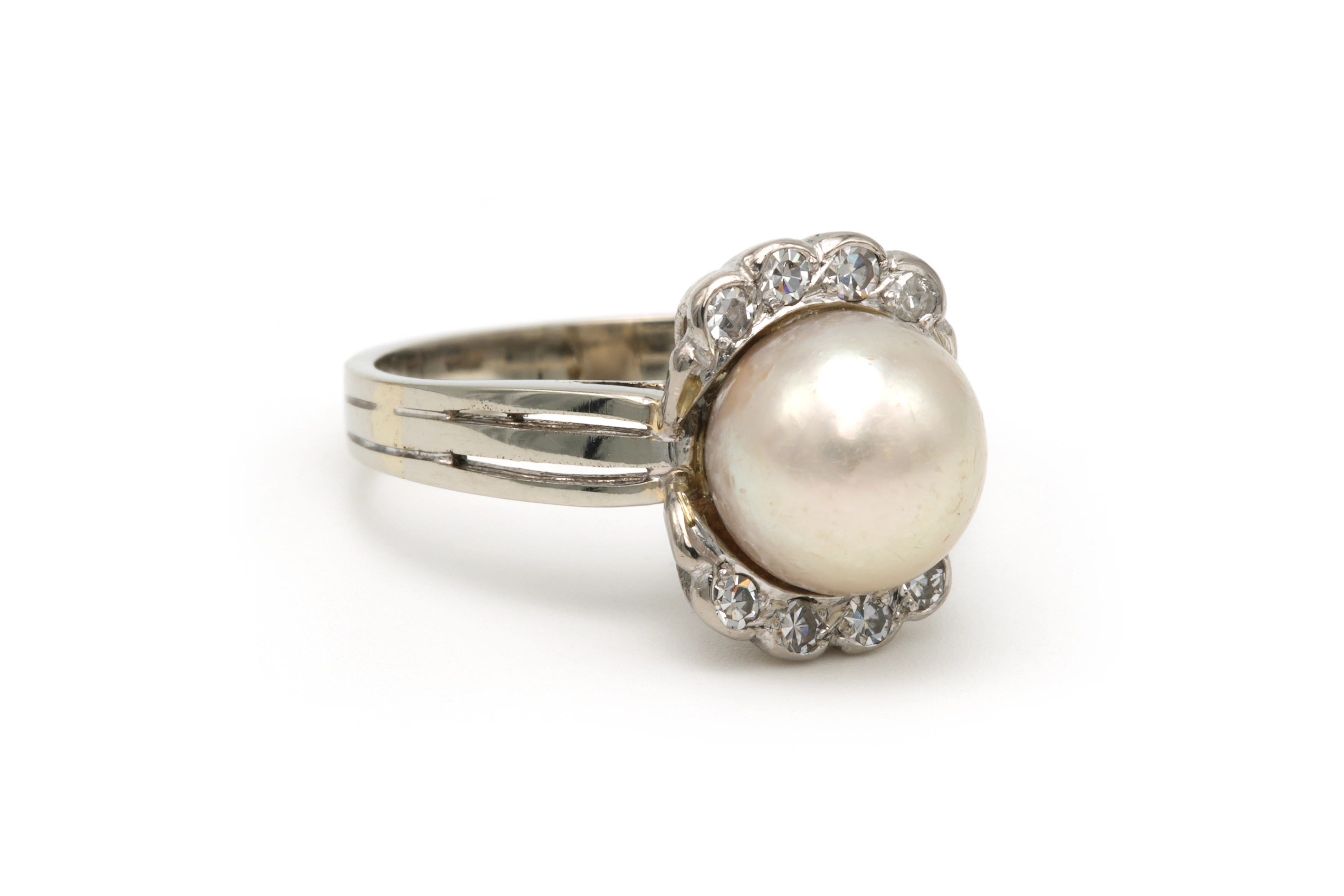 Bague contemporaine en or blanc 18 carats sertie d'une perle et de diamants (+/- 0.12 ct) - 6