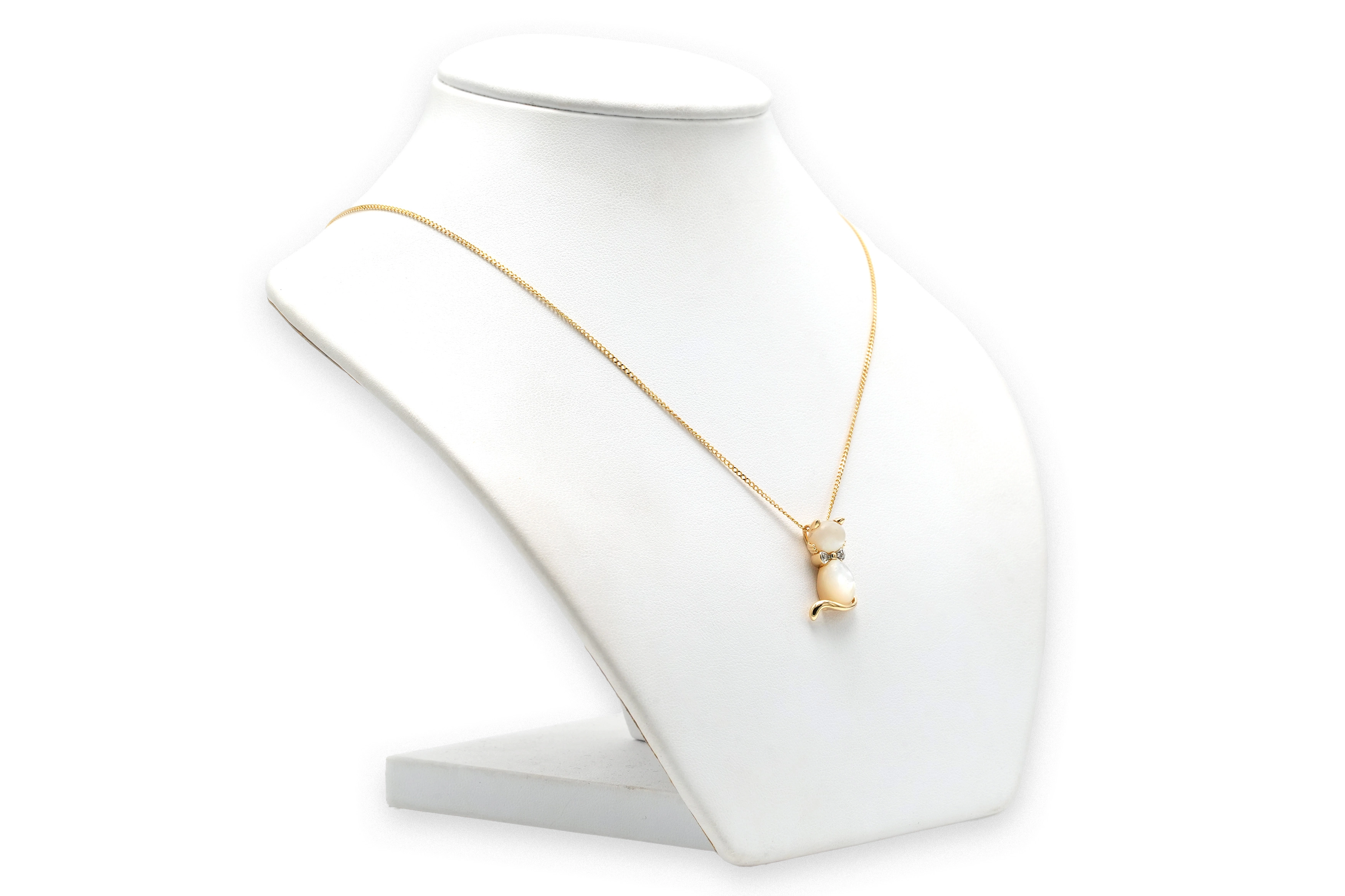 Pendentif contemporain en or jaune 14 carats serti de nacre et de diamants "taille" brillant (+-0.01ct) - 4