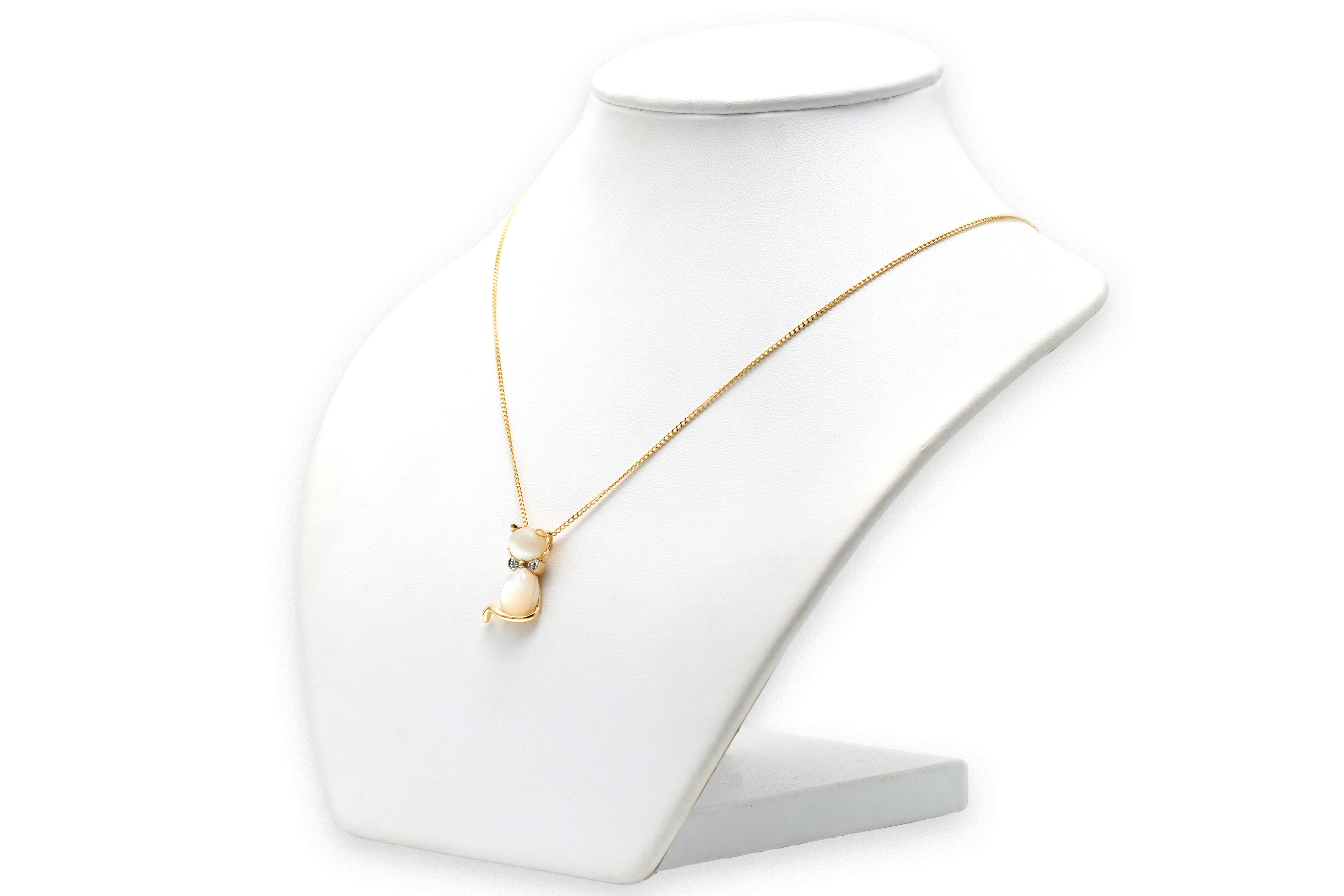 Pendentif contemporain en or jaune 14 carats serti de nacre et de diamants "taille" brillant (+-0.01ct) - 3