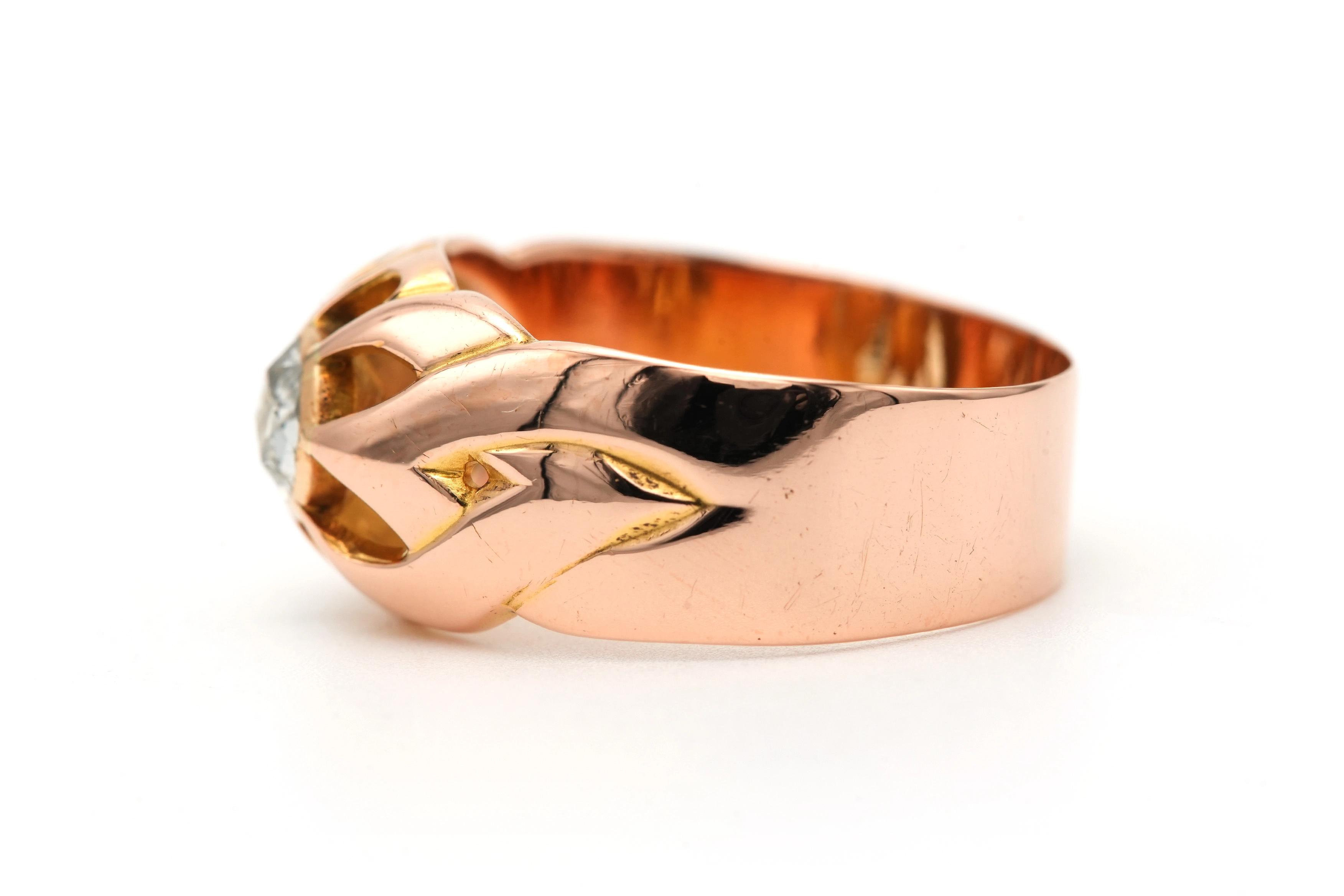 Bague Art Déco en or jaune 18 carats sertie d'un diamant "taille" rose - 3