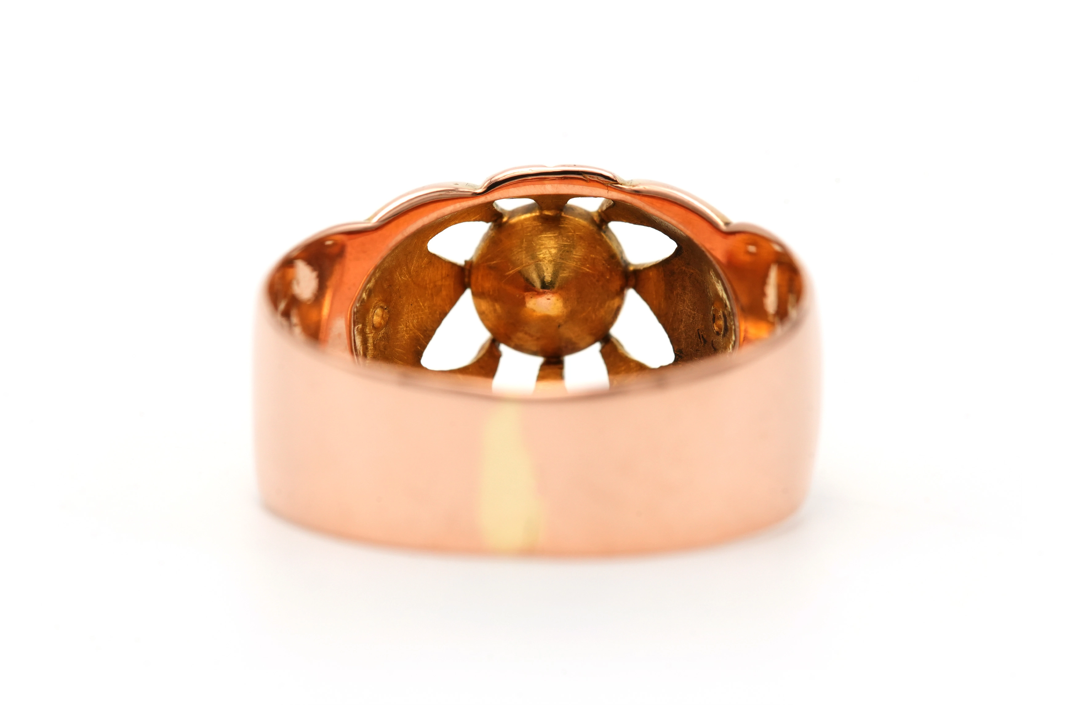 Bague Art Déco en or jaune 18 carats sertie d'un diamant "taille" rose - 4