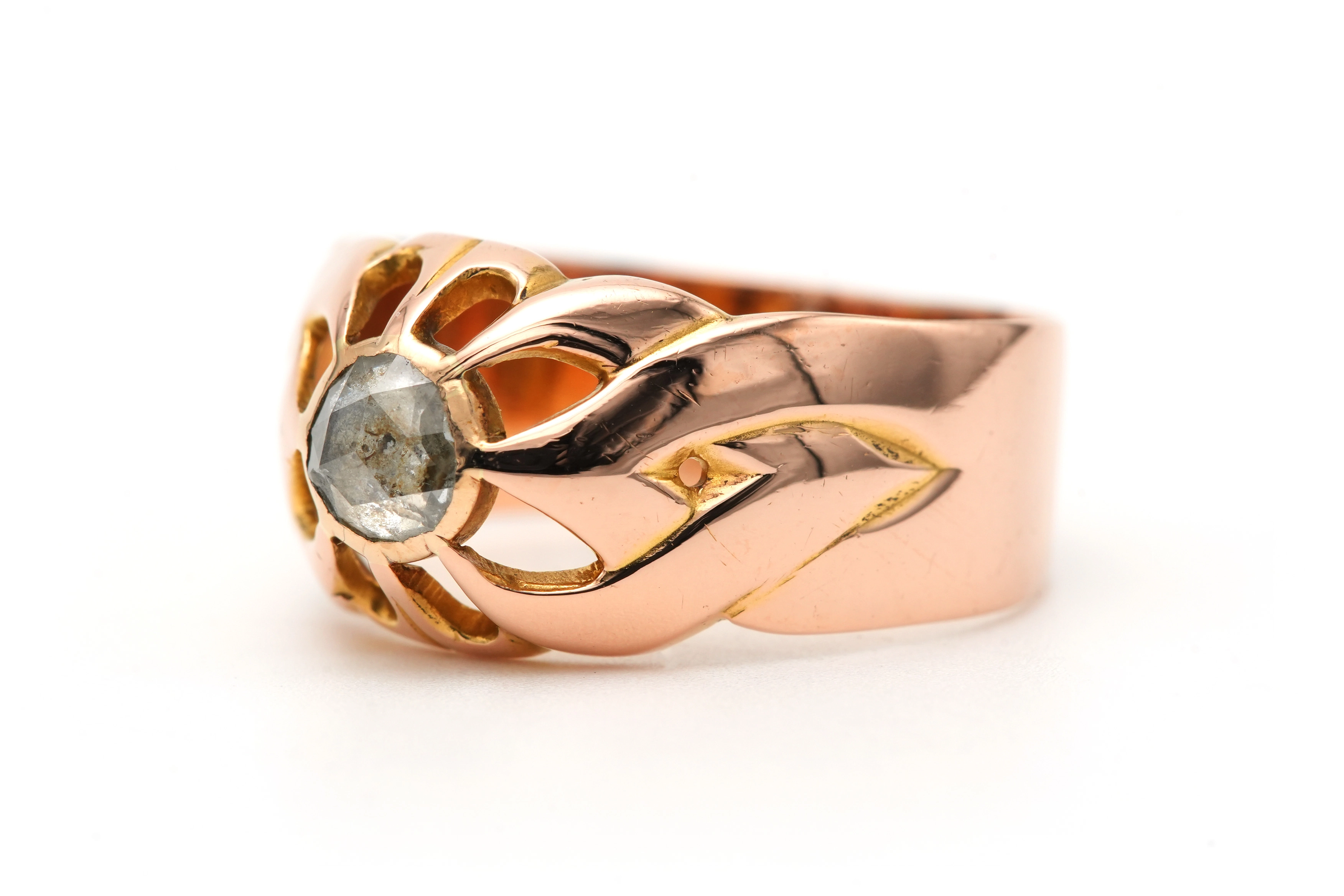Bague Art Déco en or jaune 18 carats sertie d'un diamant "taille" rose - 2