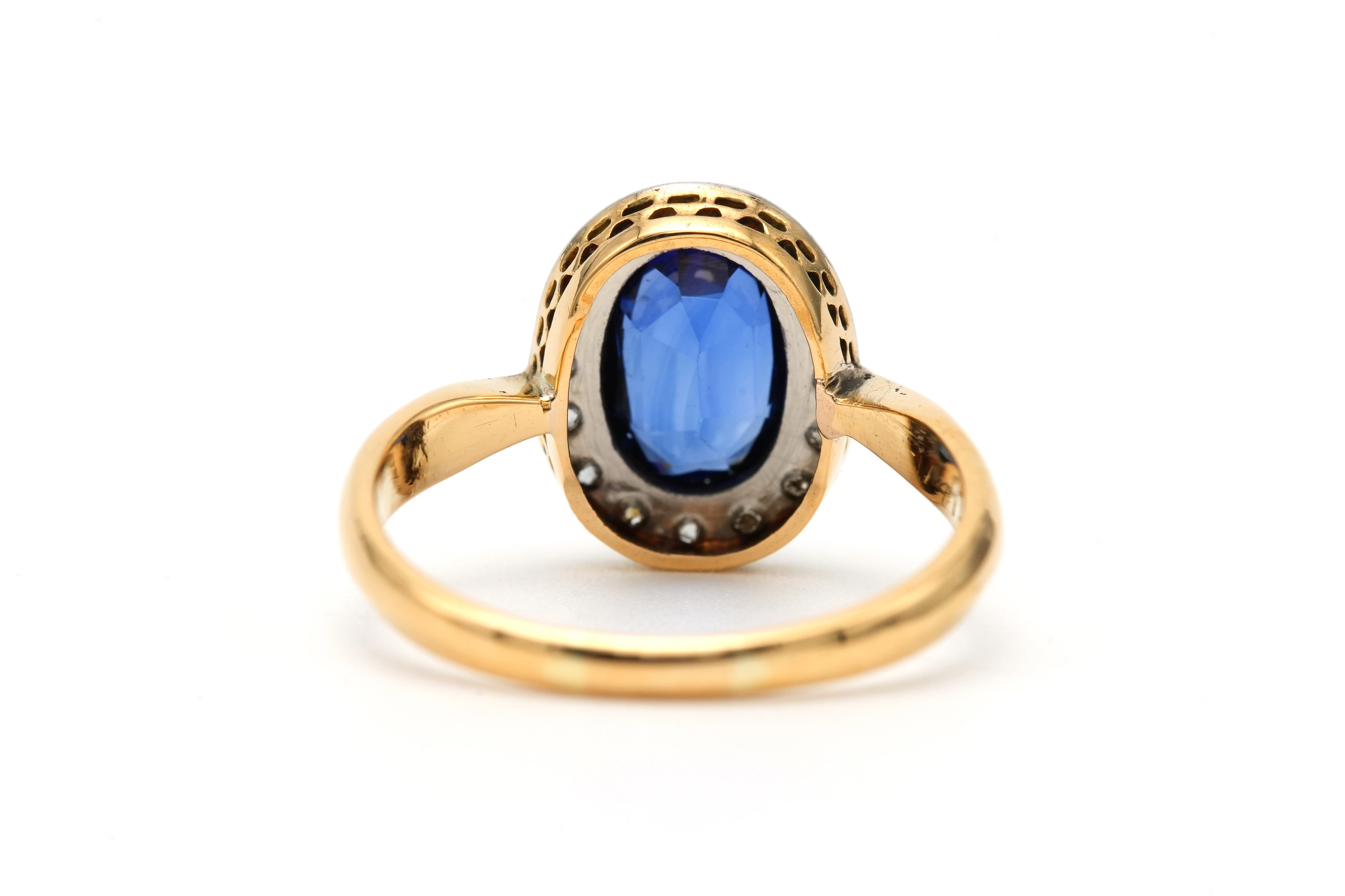 Bague Art Déco en or jaune et blanc 18 carats sertie d'un saphir de synthèse et de diamants "taille" rose - 4