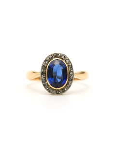 Bague Art Déco en or jaune et blanc 18 carats sertie d'un saphir de synthèse et de diamants "taille" rose - 1