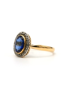 Bague Art Déco en or jaune et blanc 18 carats sertie d'un saphir de synthèse et de diamants "taille" rose - 2
