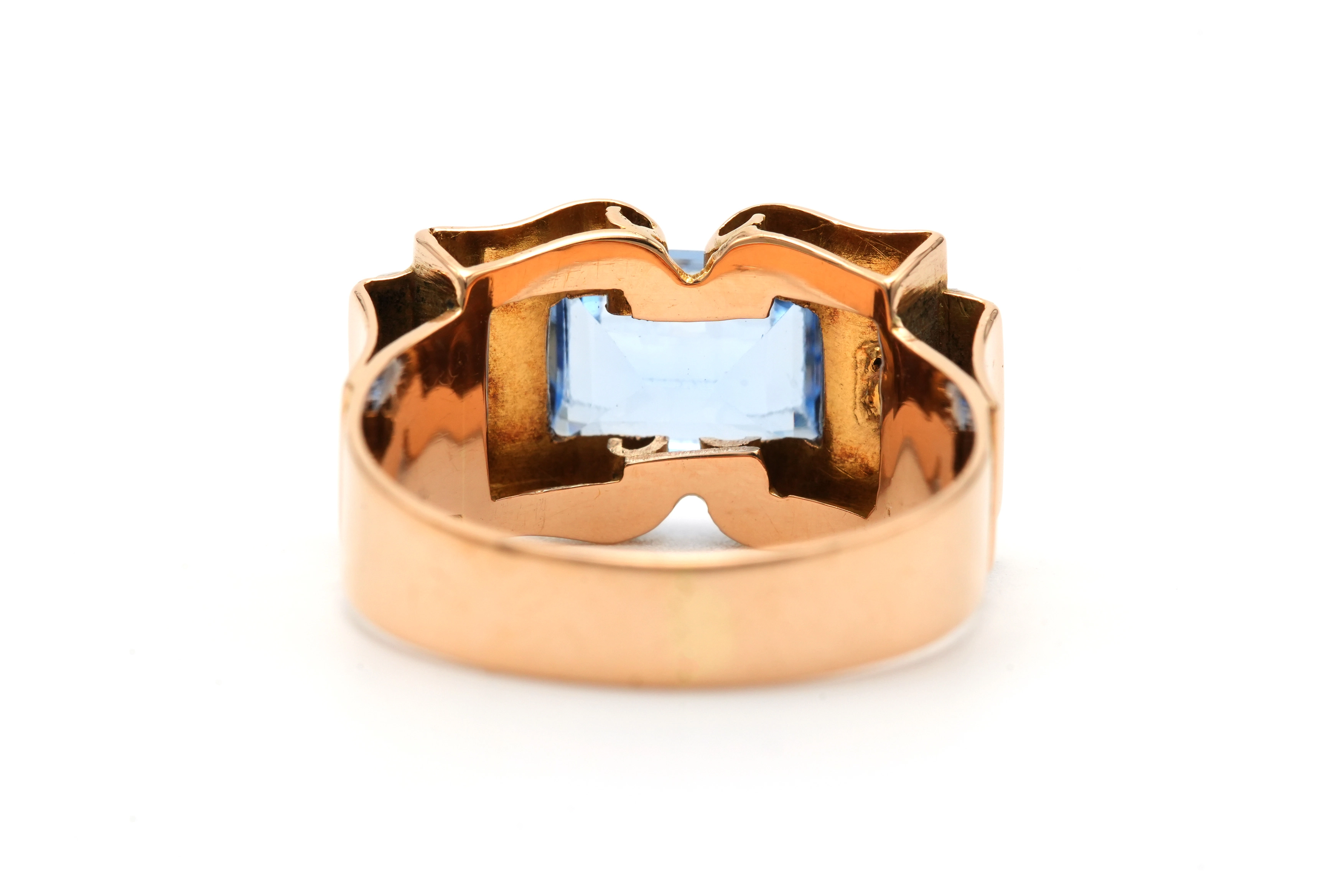 Bague Art Déco en or jaune 18 carats sertie d'une spinelle de synthèse et de diamants "taille" rose - 4