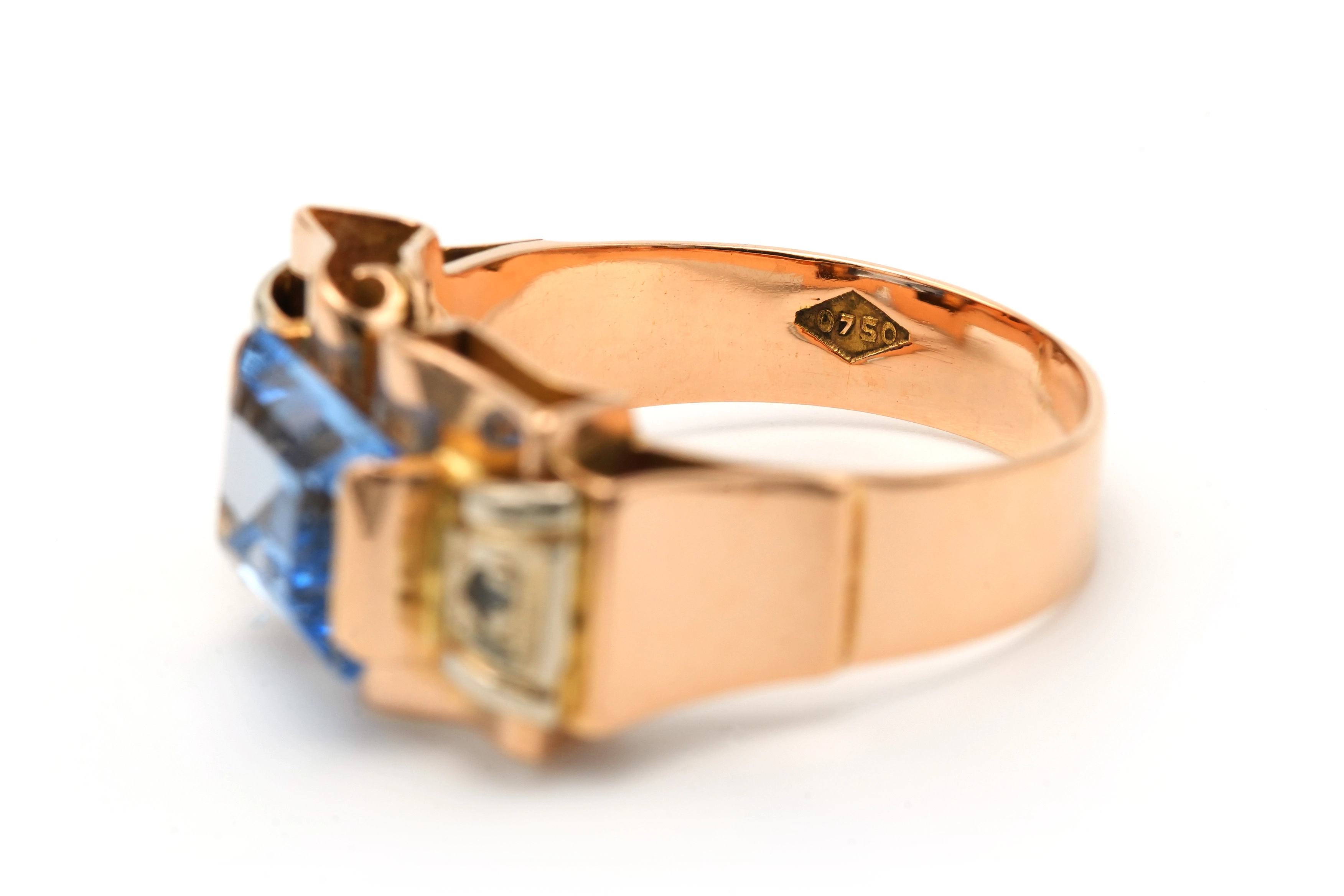 Bague Art Déco en or jaune 18 carats sertie d'une spinelle de synthèse et de diamants "taille" rose - 7