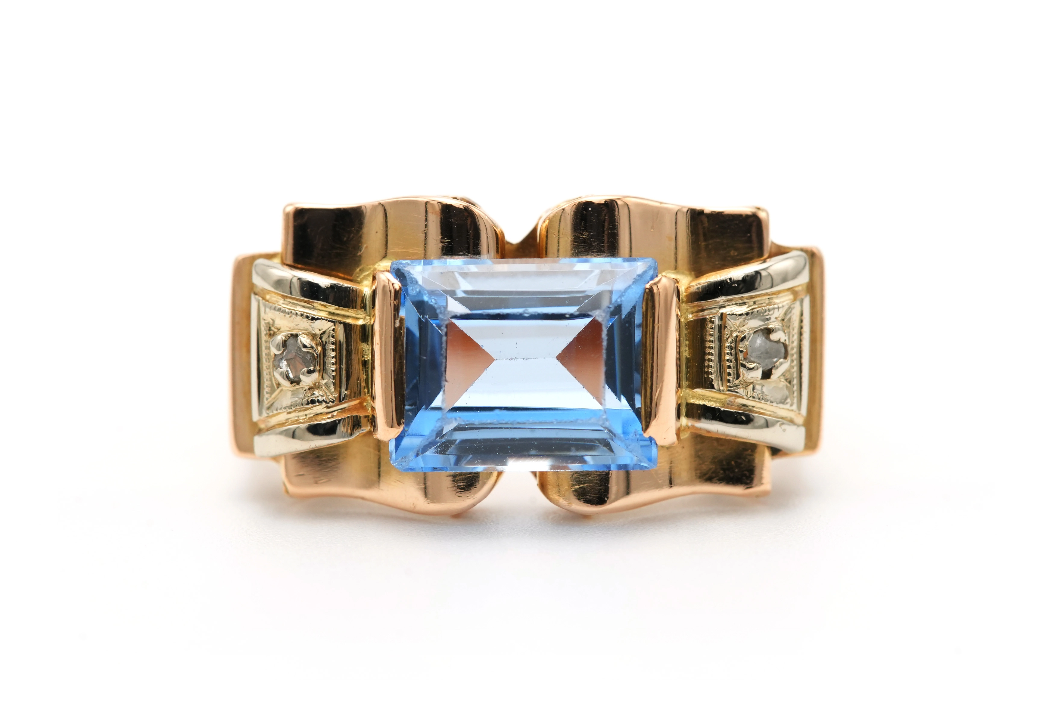 Bague Art Déco en or jaune 18 carats sertie d'une spinelle de synthèse et de diamants "taille" rose - - 1