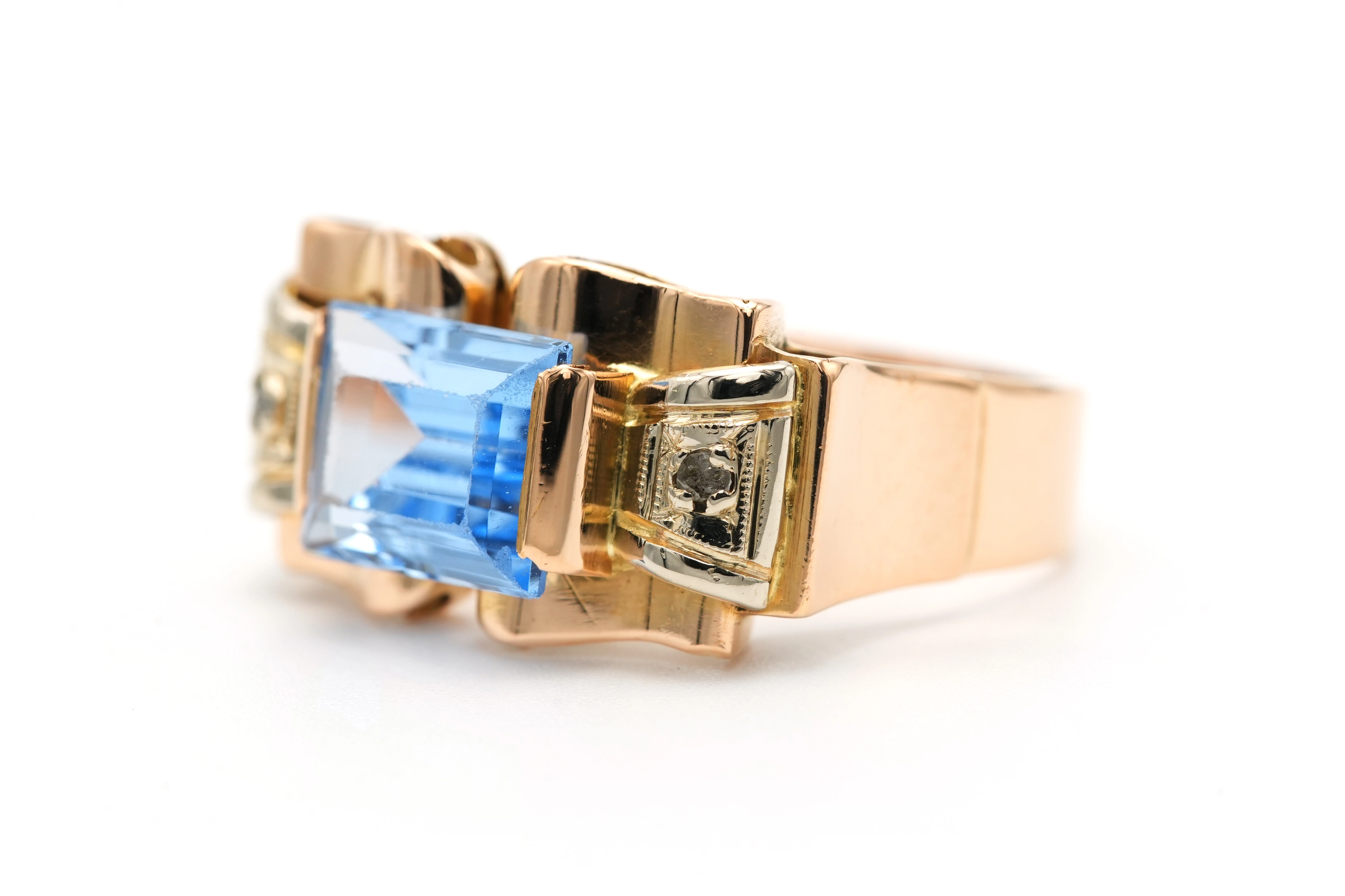 Bague Art Déco en or jaune 18 carats sertie d'une spinelle de synthèse et de diamants "taille" rose - 2