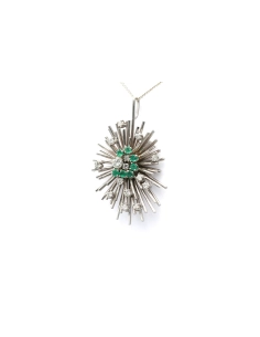 Pendentif Années 50 en or blanc 18 carats serti d'émeraudes et de diamants "taille" brillant (+-0.77ct) - 2