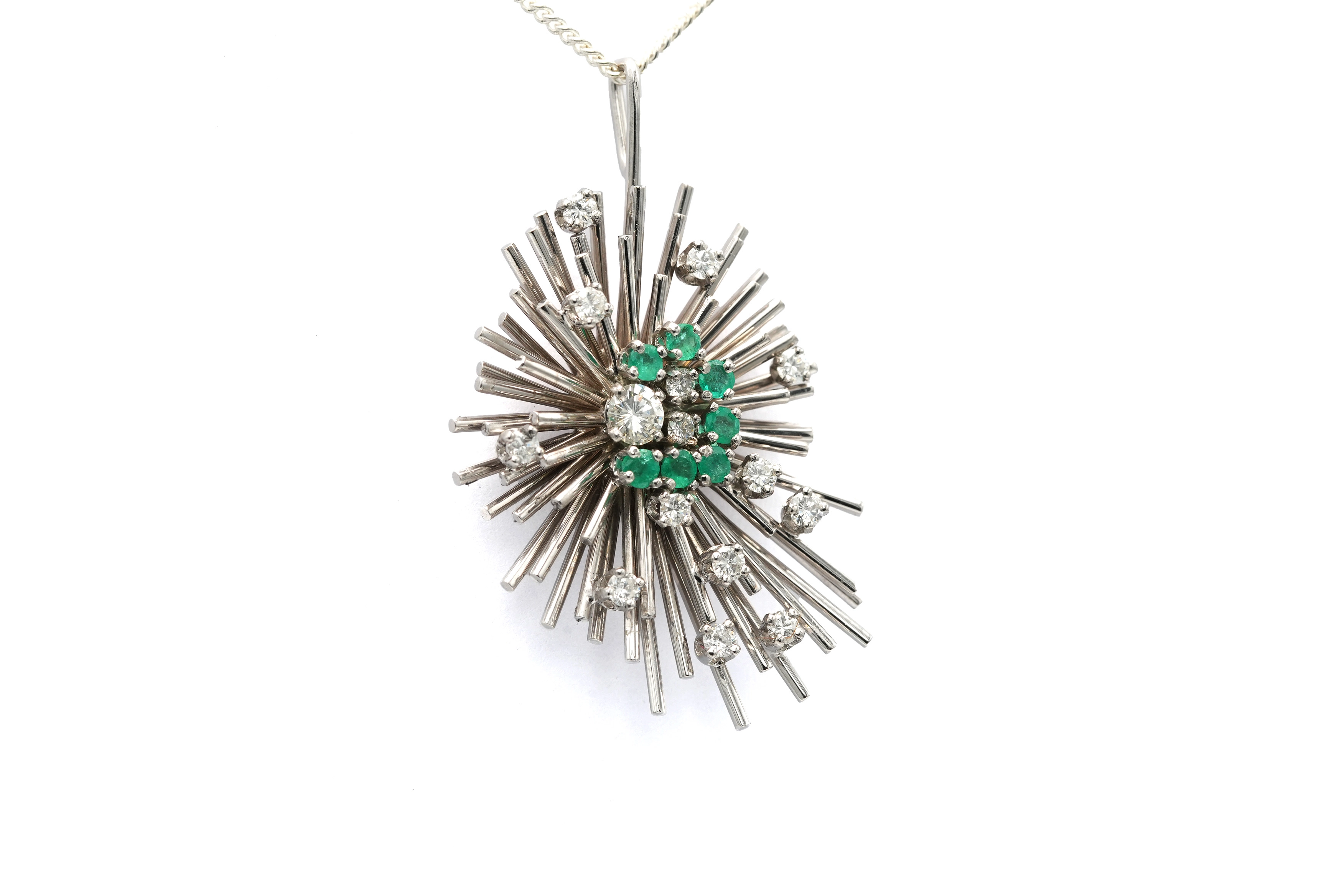 Pendentif Années 50 en or blanc 18 carats serti d'émeraudes et de diamants "taille" brillant (+-0.77ct) - 3