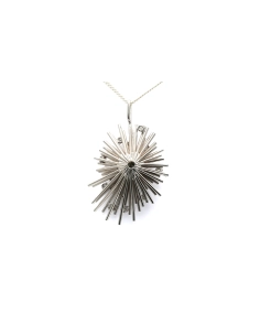 Pendentif Années 50 en or blanc 18 carats serti d'émeraudes et de diamants "taille" brillant (+-0.77ct) - 4