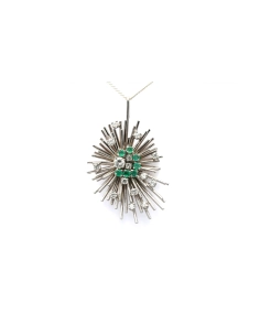 Pendentif Années 50 en or blanc 18 carats serti d'émeraudes et de diamants "taille" brillant (+-0.77ct) - 1
