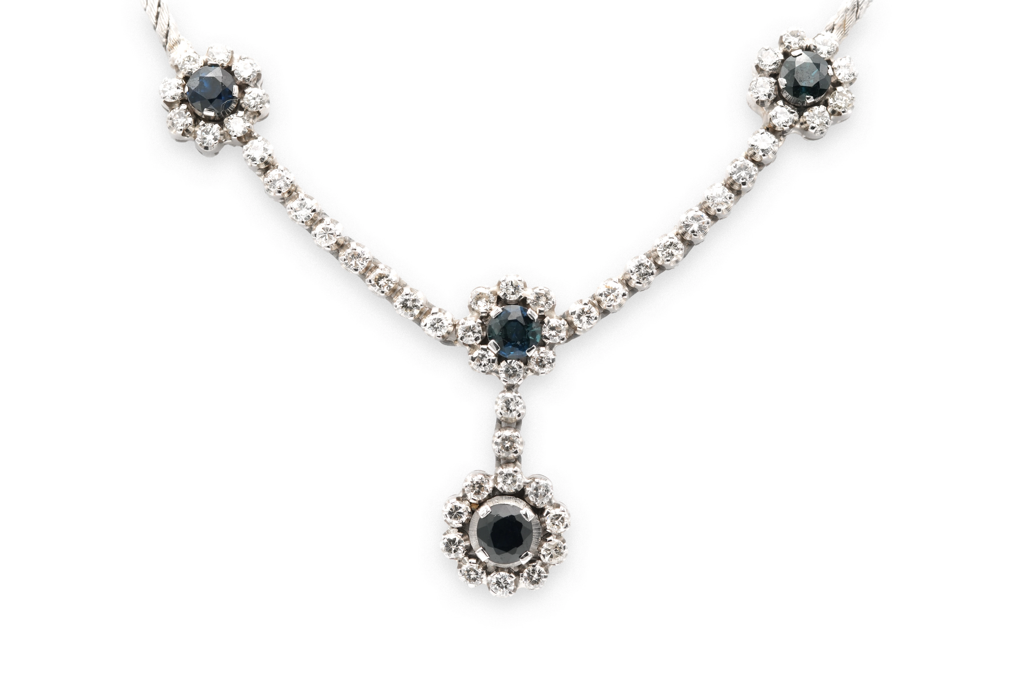 Collier Années 70 en or blanc 18 carats, saphirs et diamants "taille" brillant (+-1.52ct) - - 1