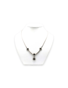 Collier Années 70 en or blanc 18 carats, saphirs et diamants "taille" brillant (+-1.52ct) - 2