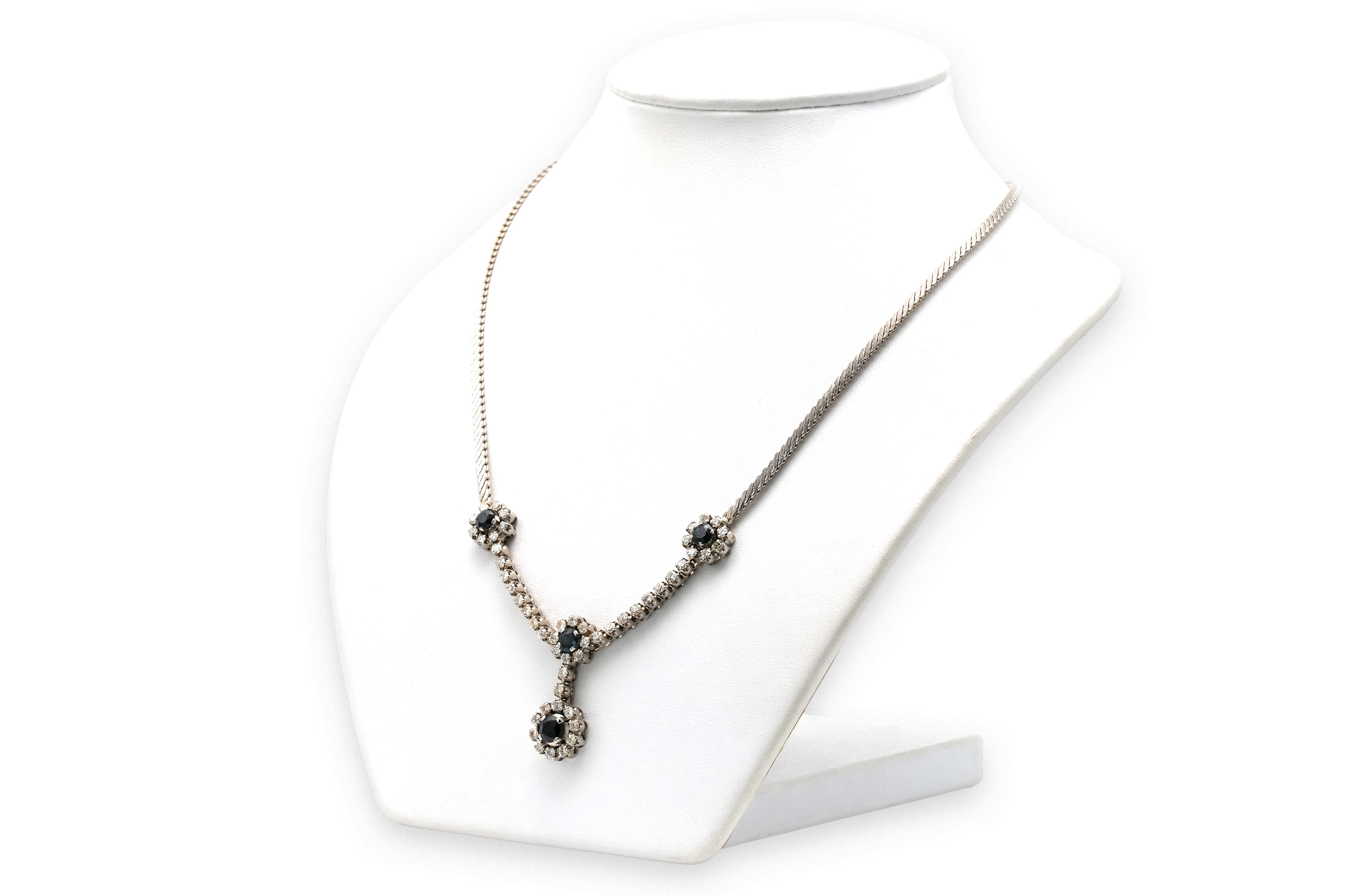 Collier Années 70 en or blanc 18 carats, saphirs et diamants "taille" brillant (+-1.52ct) - 3
