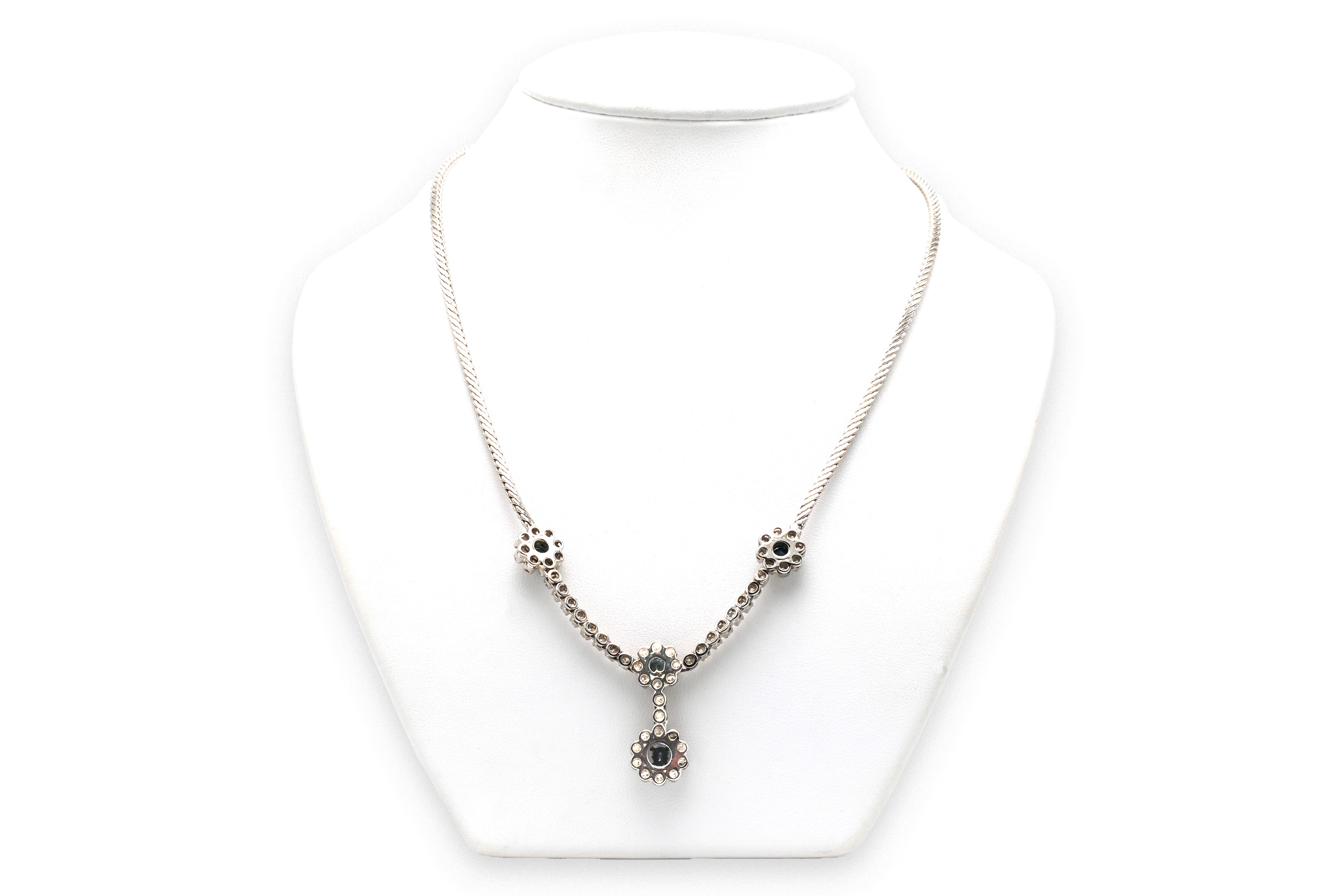 Collier Années 70 en or blanc 18 carats, saphirs et diamants "taille" brillant (+-1.52ct) - 5