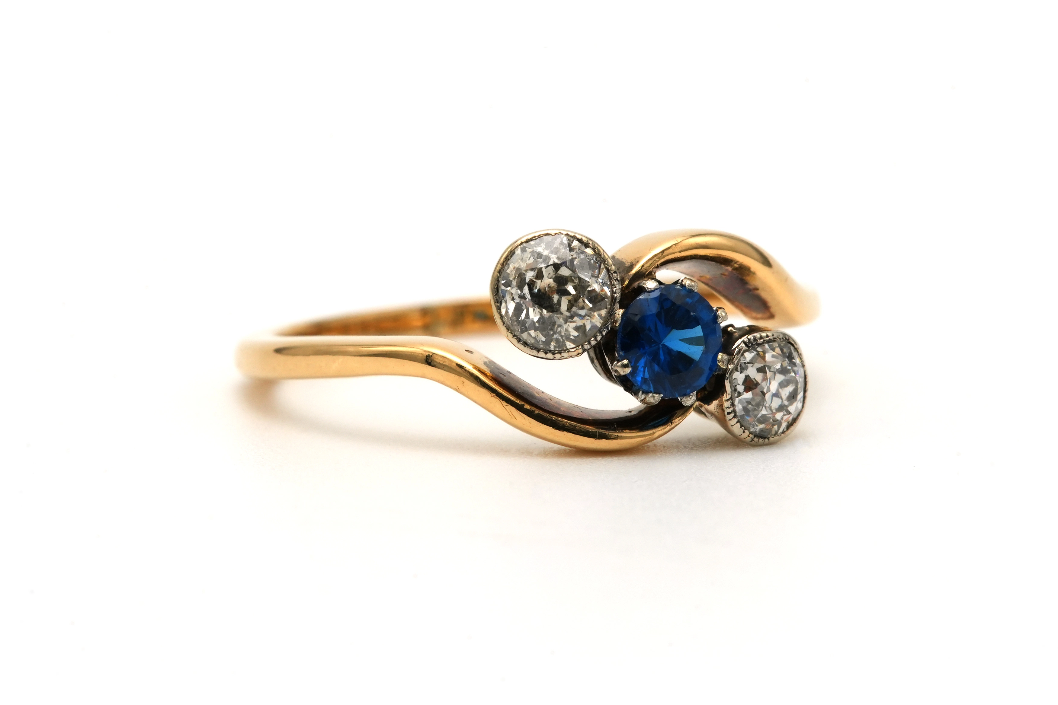 Bague Art Nouveau en or jaune 18 carats sertie d'un saphir et de diamants old cut - 6