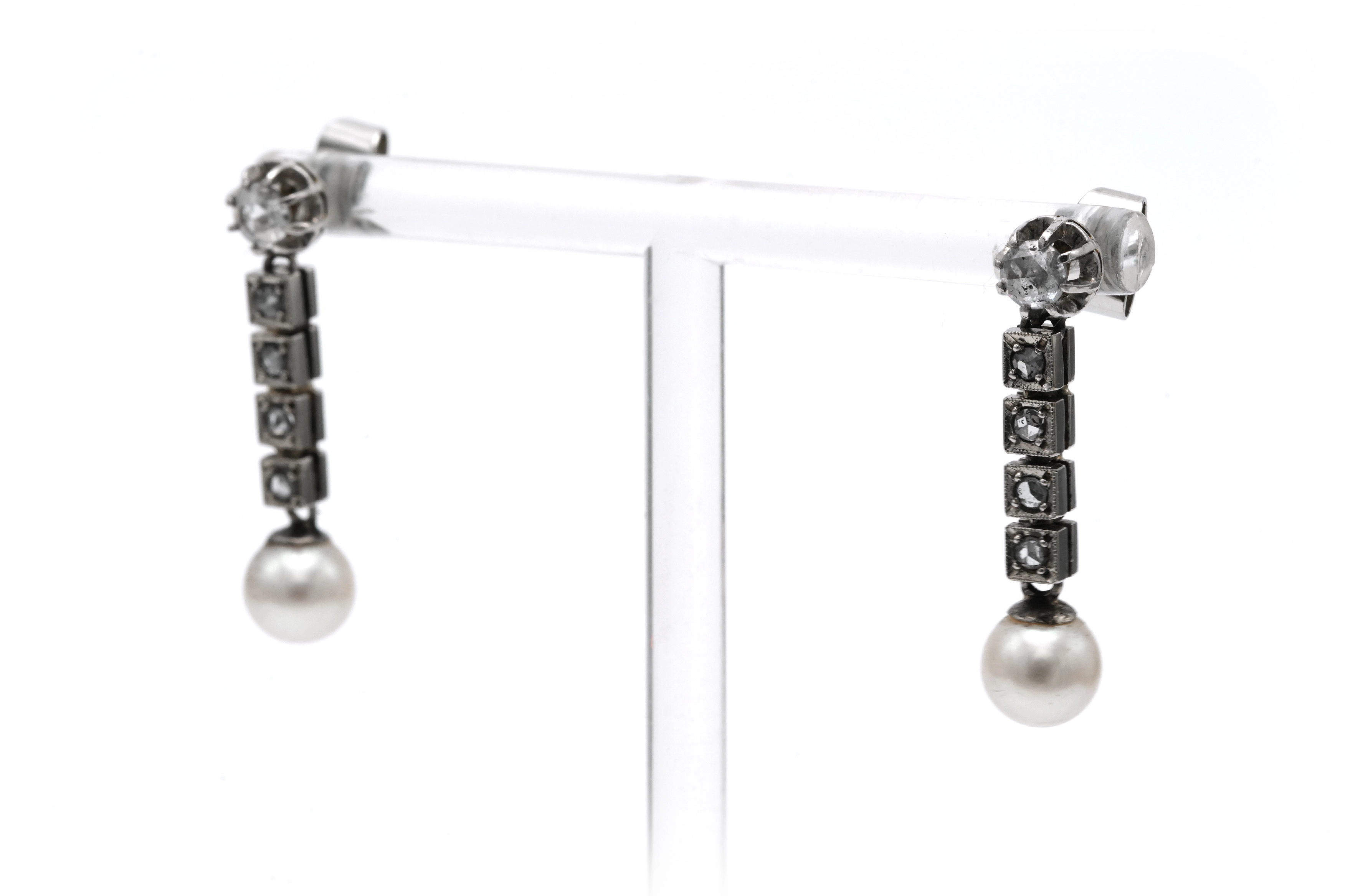 Boucles d'oreilles Art Déco en or blanc 18 carats serties de perles et de diamants "taille" rose - 3