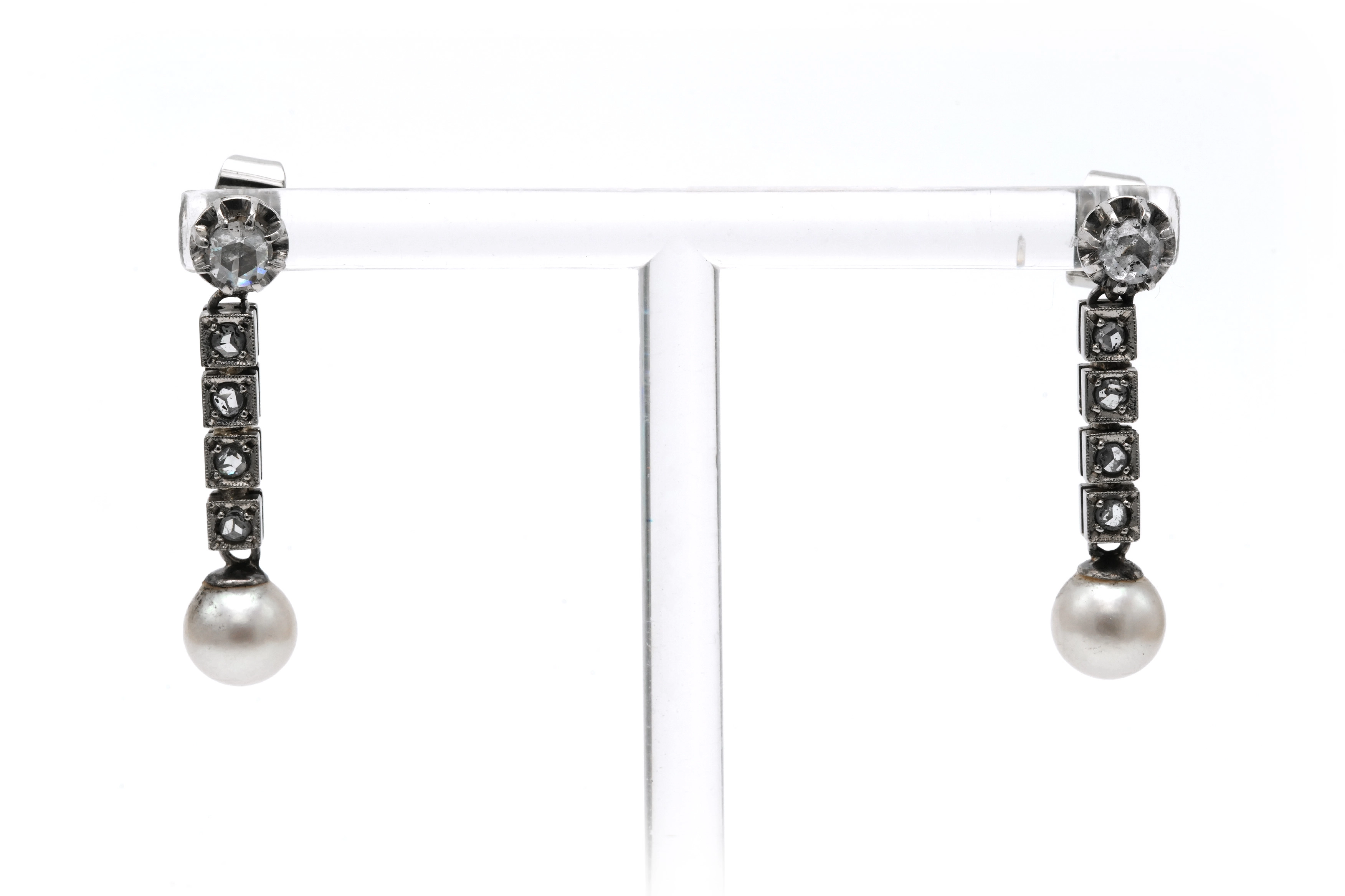 Boucles d'oreilles Art Déco en or blanc 18 carats serties de perles et de diamants "taille" rose - 2