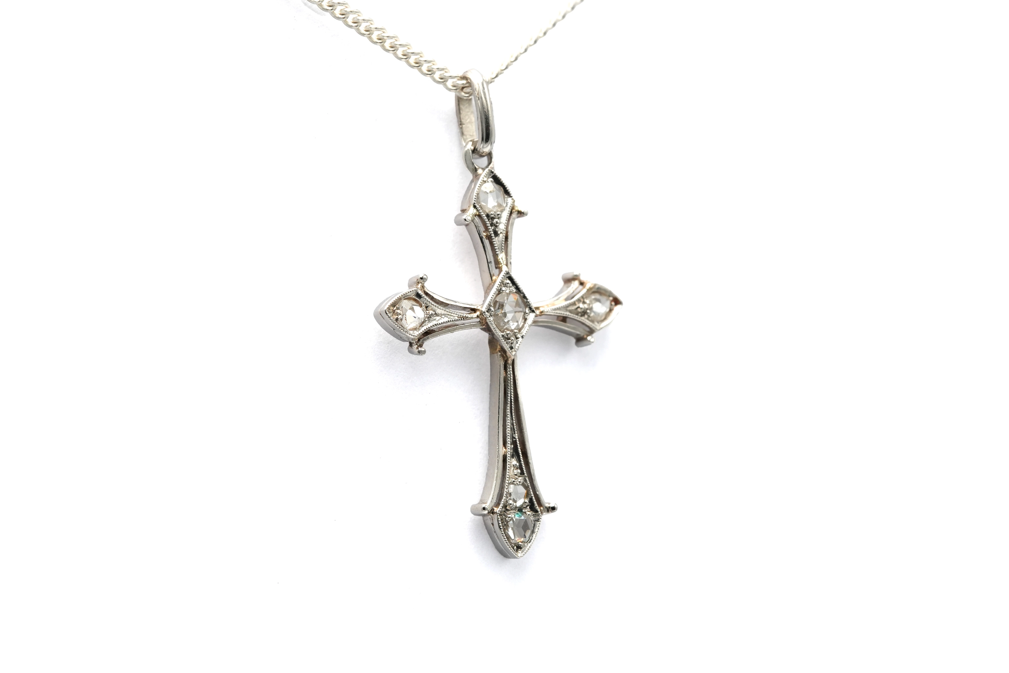 Pendentif Art Déco en or blanc 18 carats serti de diamants "taille" rose - 3