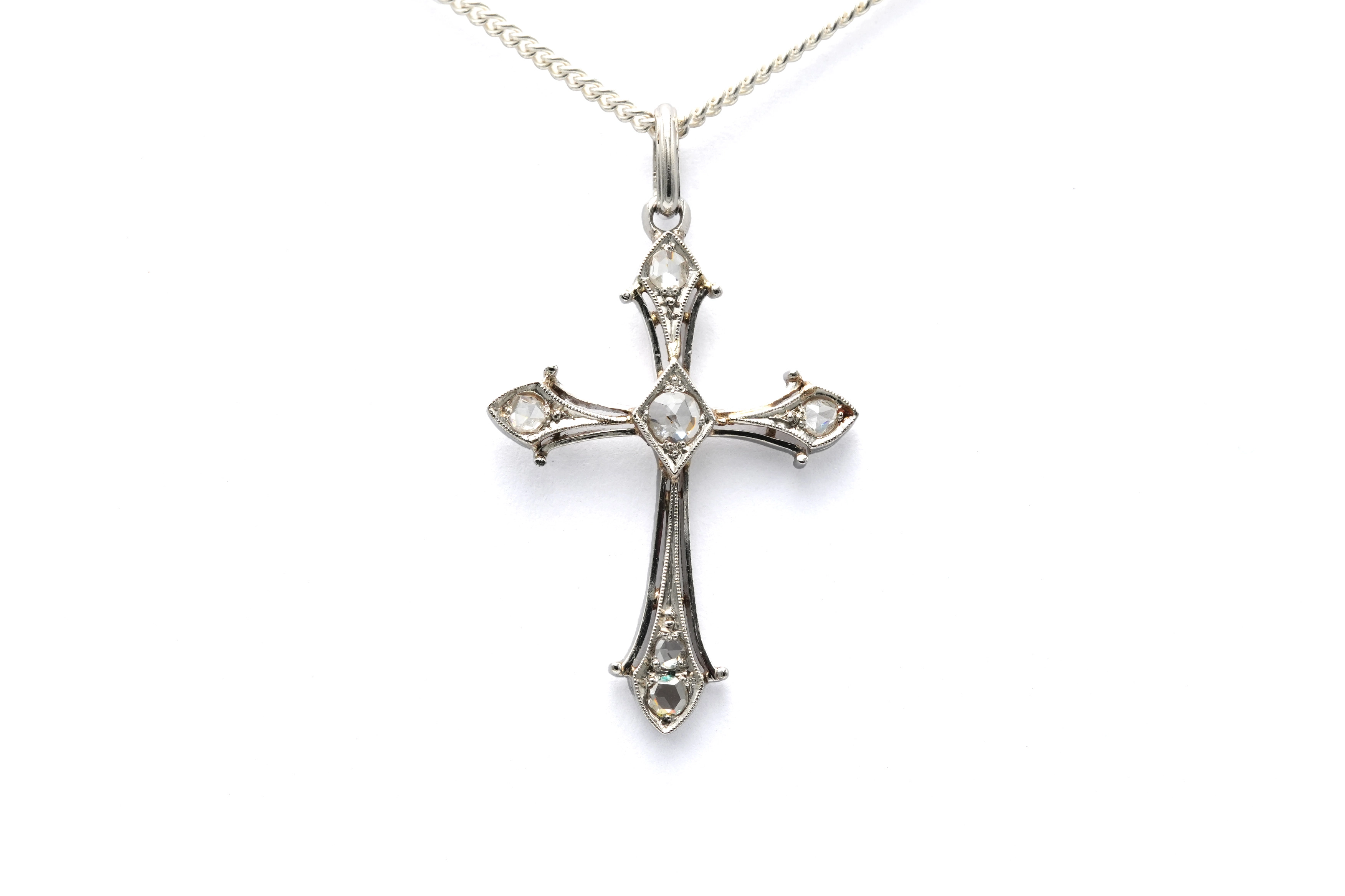 Pendentif Art Déco en or blanc 18 carats serti de diamants "taille" rose - 1