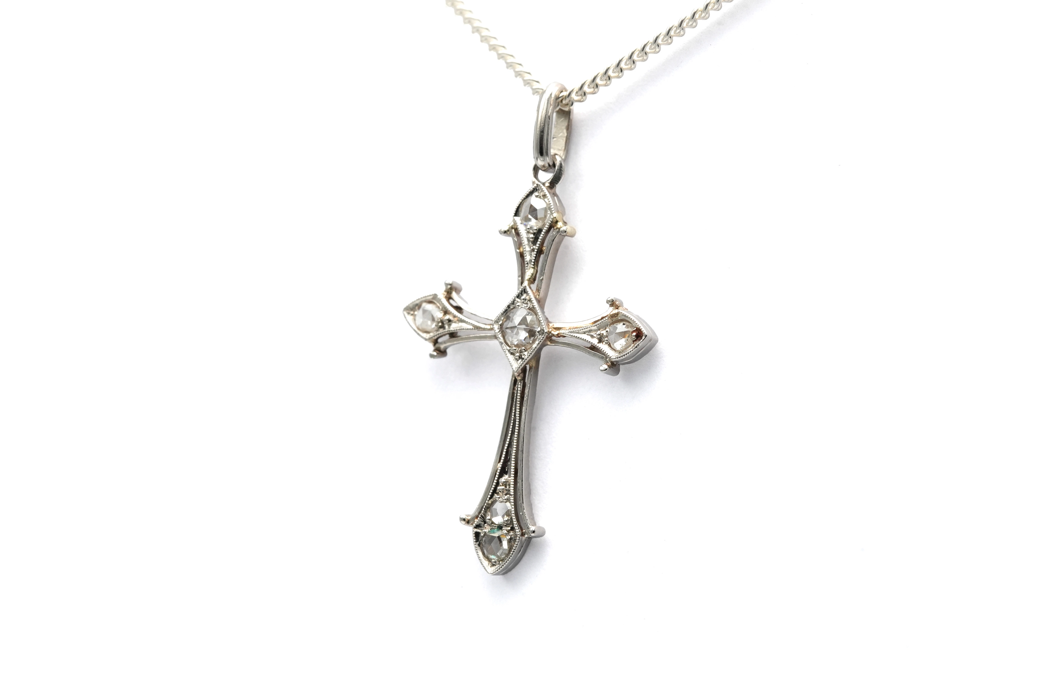 Pendentif Art Déco en or blanc 18 carats serti de diamants "taille" rose - 2