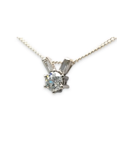Pendentif Années 70 en or blanc 18 carats serti de diamants "taille" baguette et d'un diamant old cut - - 2